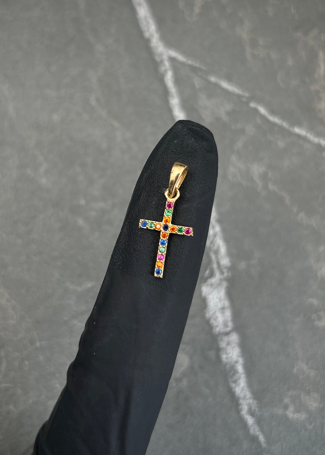 Dije Cruz con Swarovski Multicolor 0.65gr / 2cm / 9.8mm — Oro Amarillo