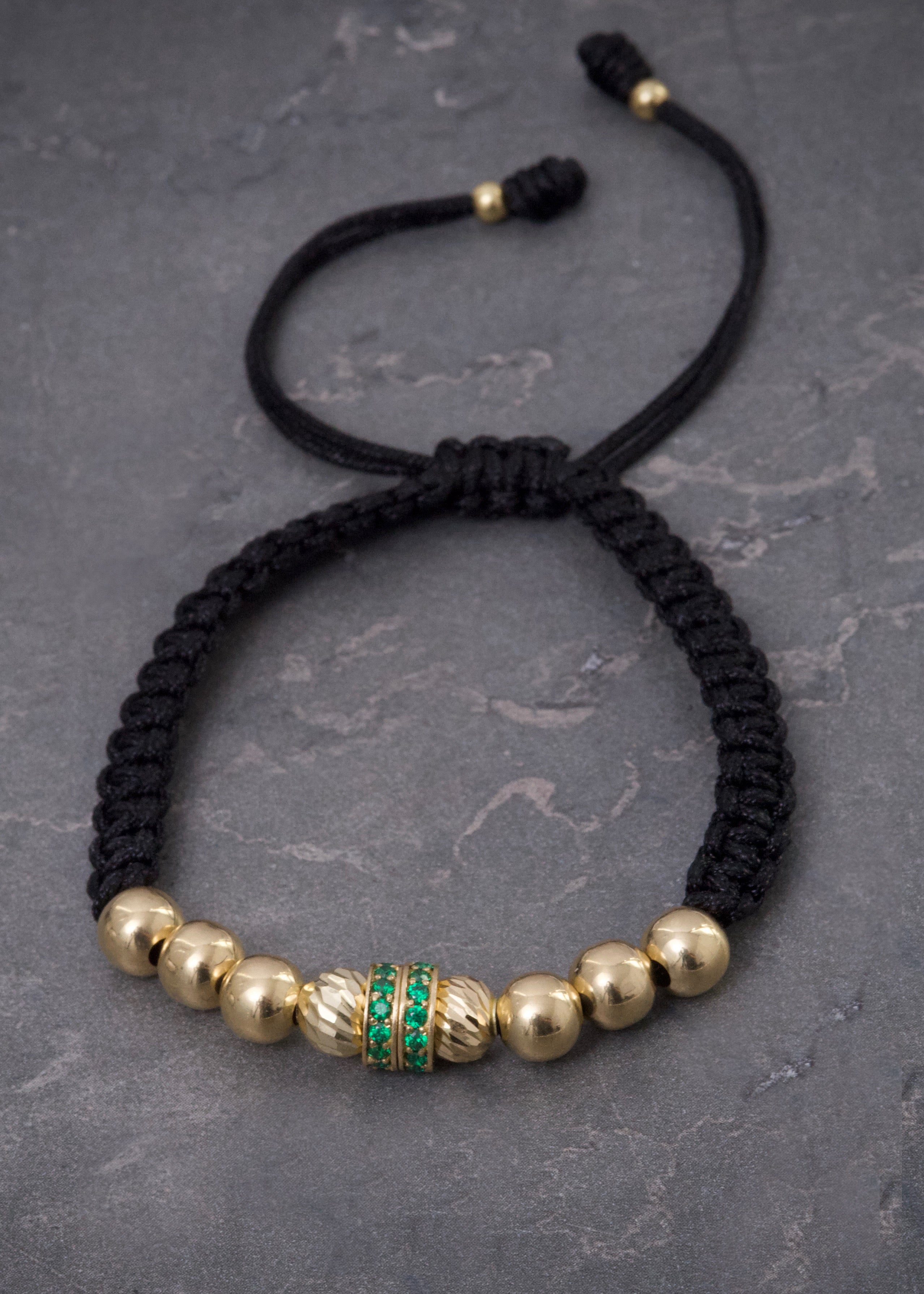 Pulsera en hilo negro con bolas y herrajes 2.9gr / Oro Amarillo (Joya) M