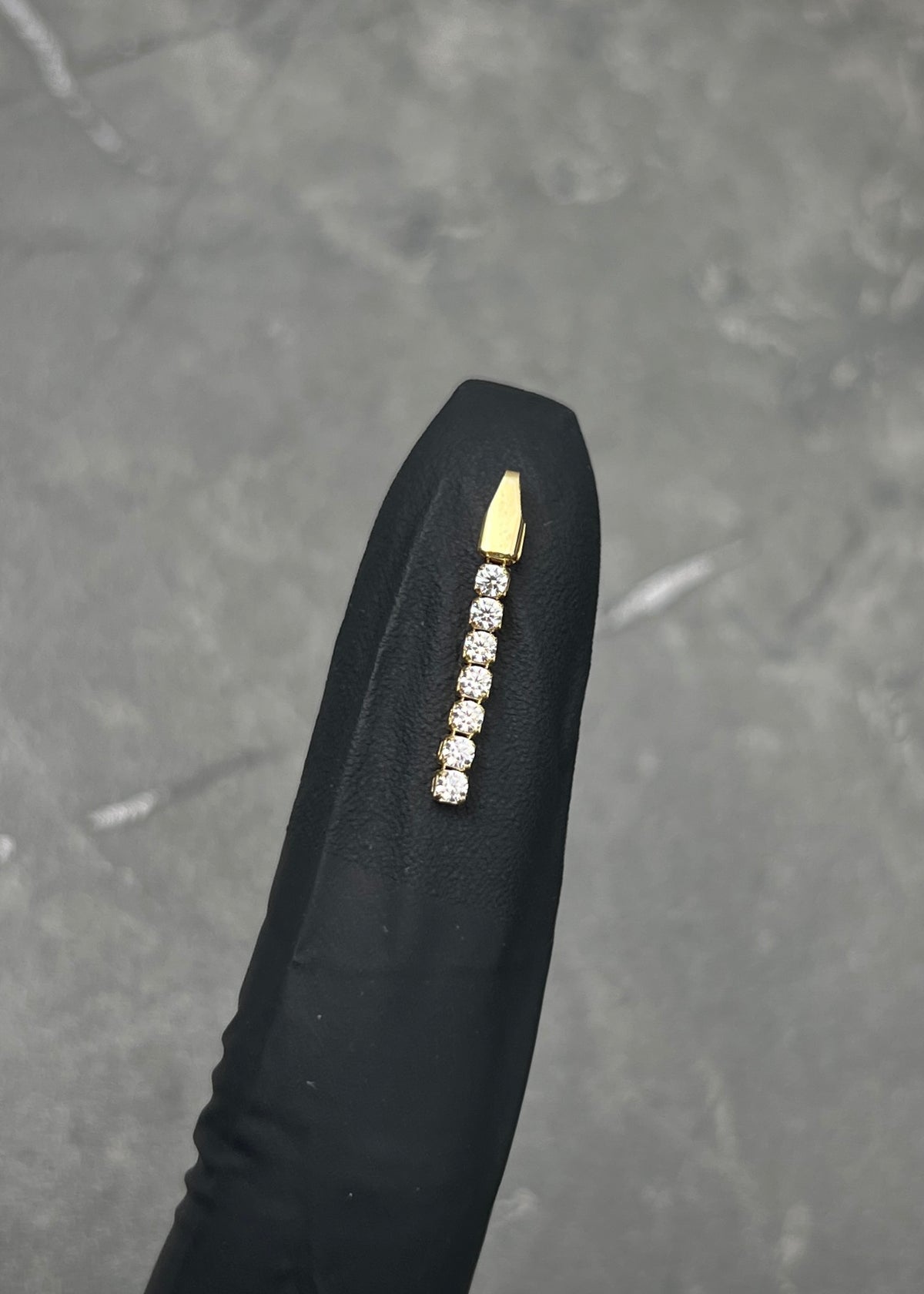 Dije con Swarovski Blanco 0.3gr / 1.9cm / 1.8mm — Oro Amarillo