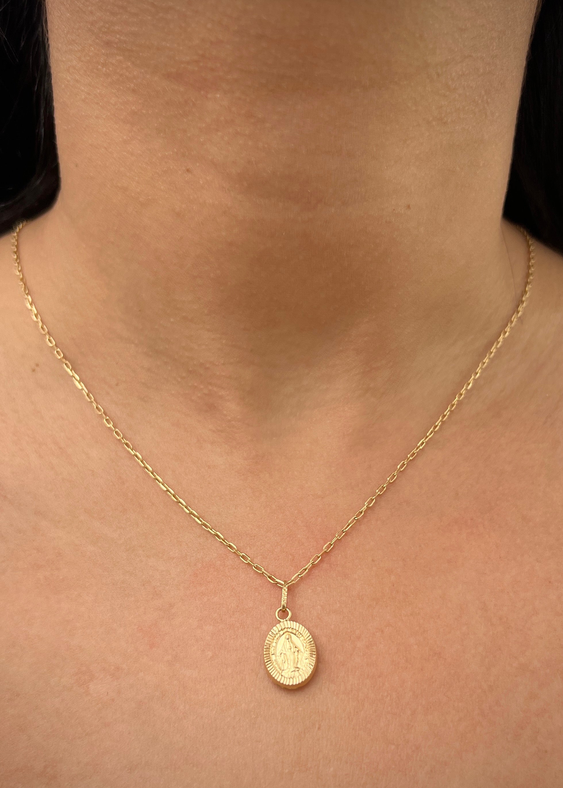 Dije Virgen de la milagrosa 0.9gr / Largo 2.1cm — Oro Amarillo