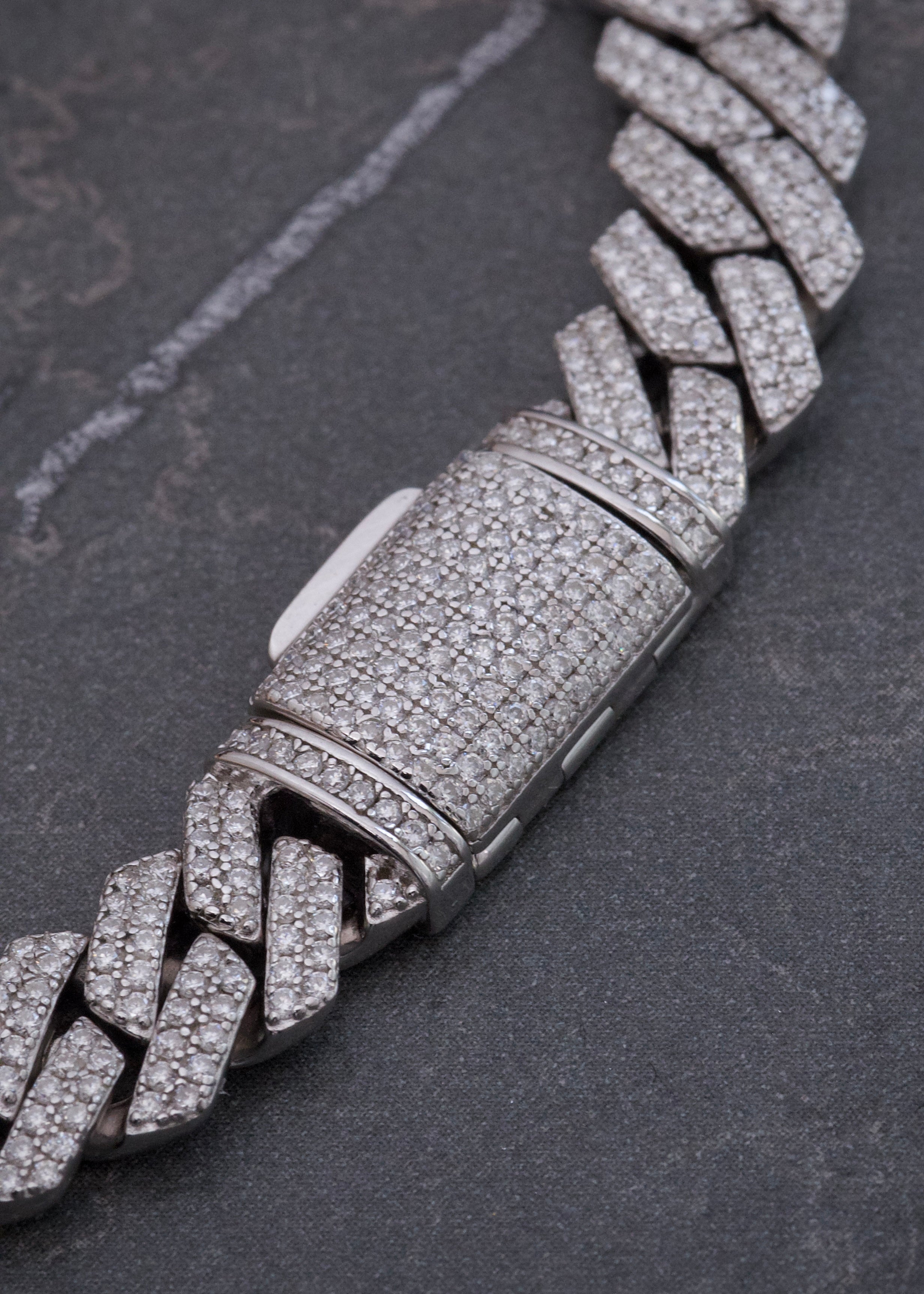 Pulso dubai con 373pts de moissanita 26.5gr / Largo 19cm / Plata M