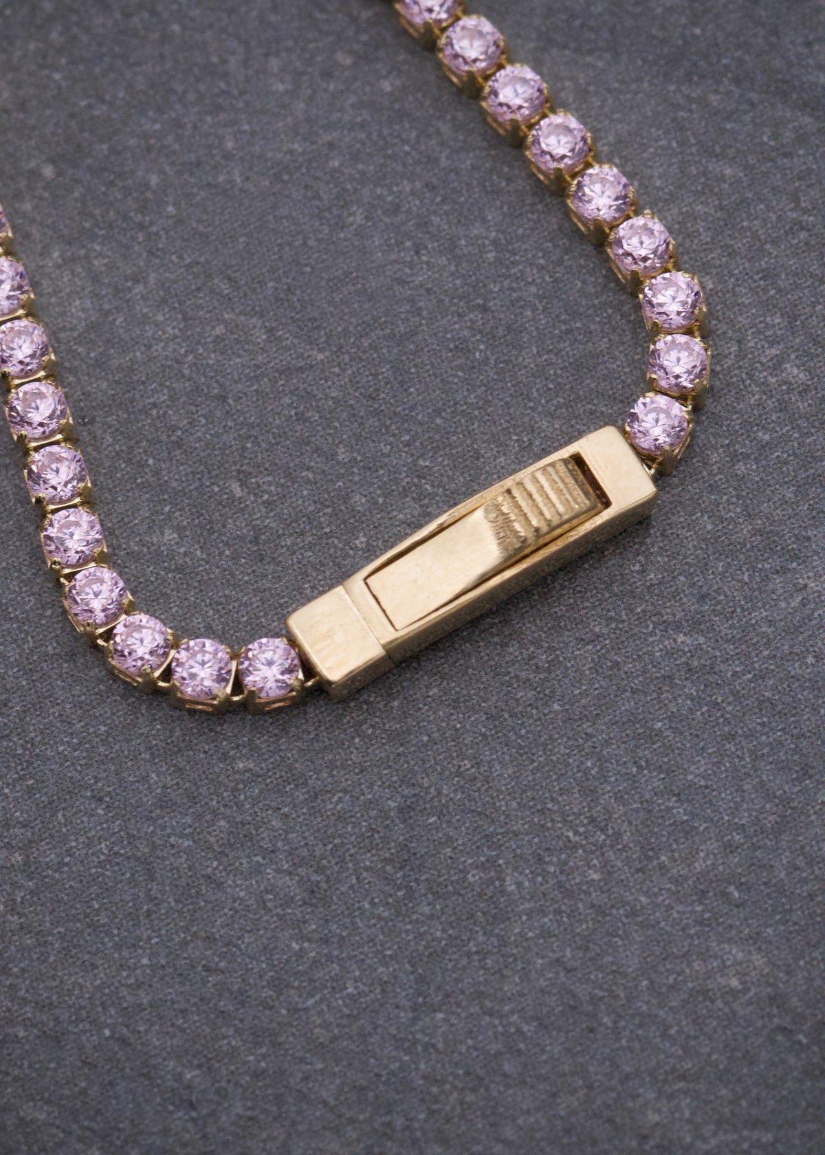 Pulso Tenis con Swarovski Rosado 2.6gr / 17cm / 1.8mm — Oro Amarillo