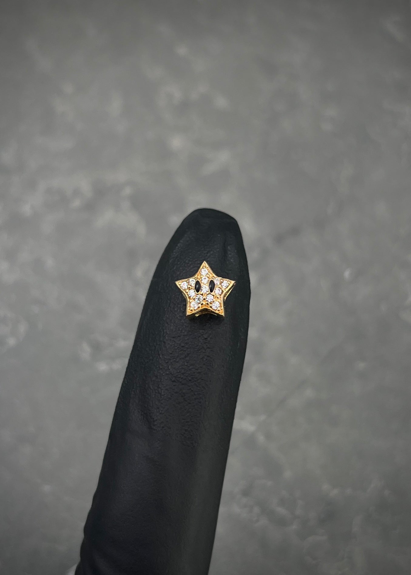 Herraje estrella con swarovski blanco 0.7gr / Largo 0.8cm / Oro Amarillo Nac B