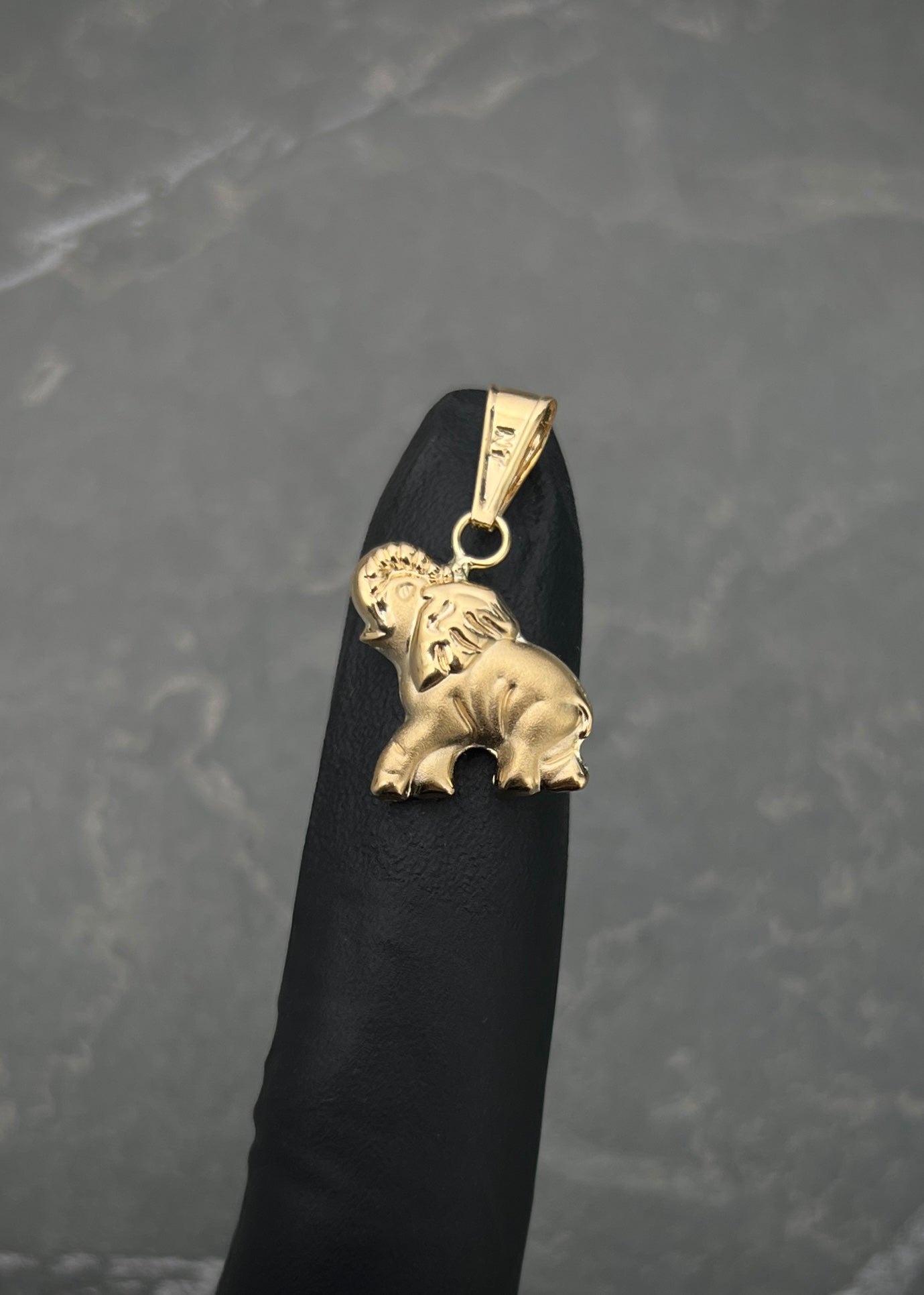 Dije elefante 1gr / Largo 2.4cm / Oro Amarillo Nac M