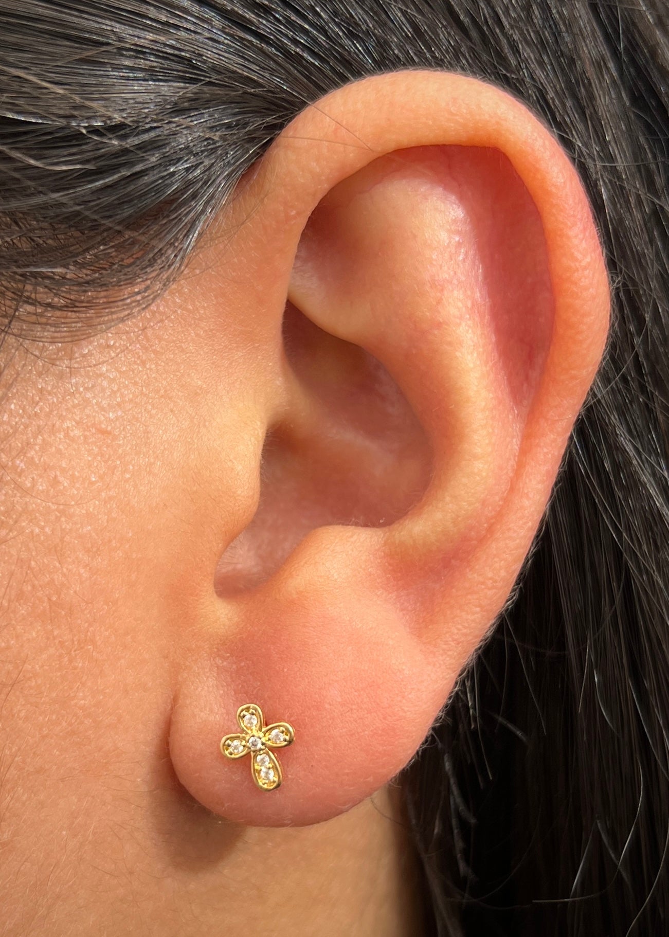 Topos cruz con swarovski blanco 0.95gr / Largo 0.7cm — Oro Amarillo