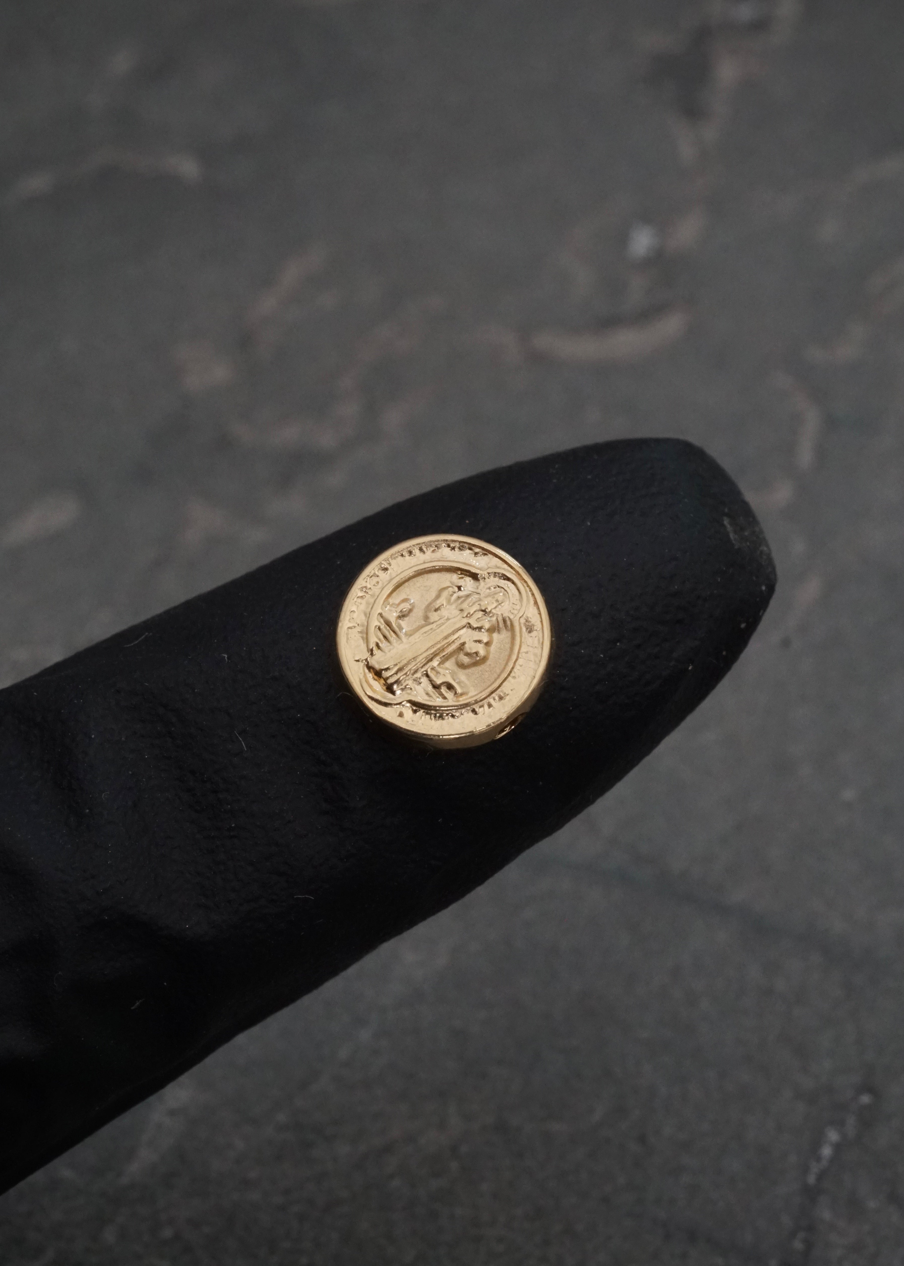 Herraje san benito 0.25gr / Largo 0.8cm / Oro Amarillo Nac B