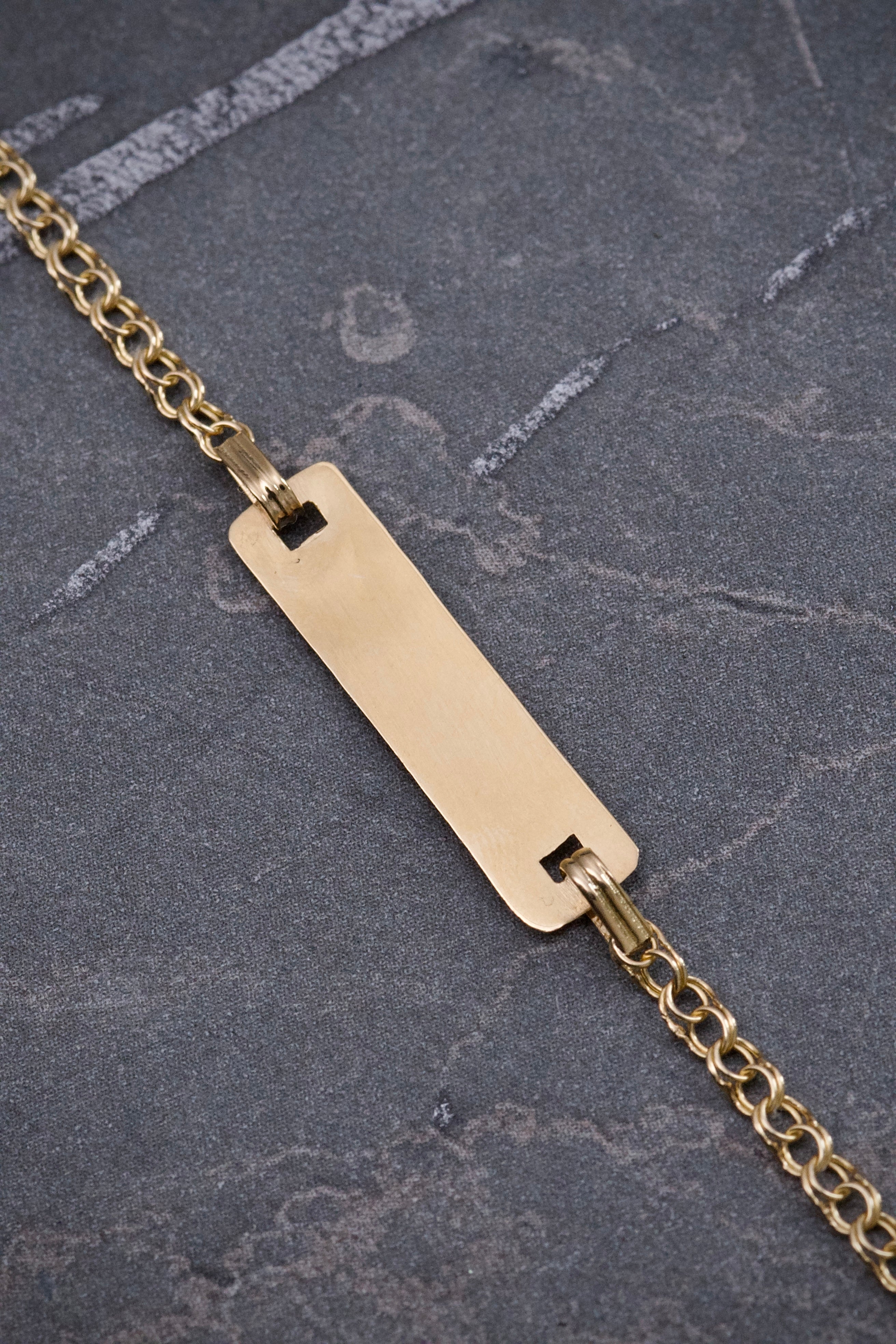 Pulso bebe con Placa 1.3gr / Largo 14cm / Oro Amarillo Nac P