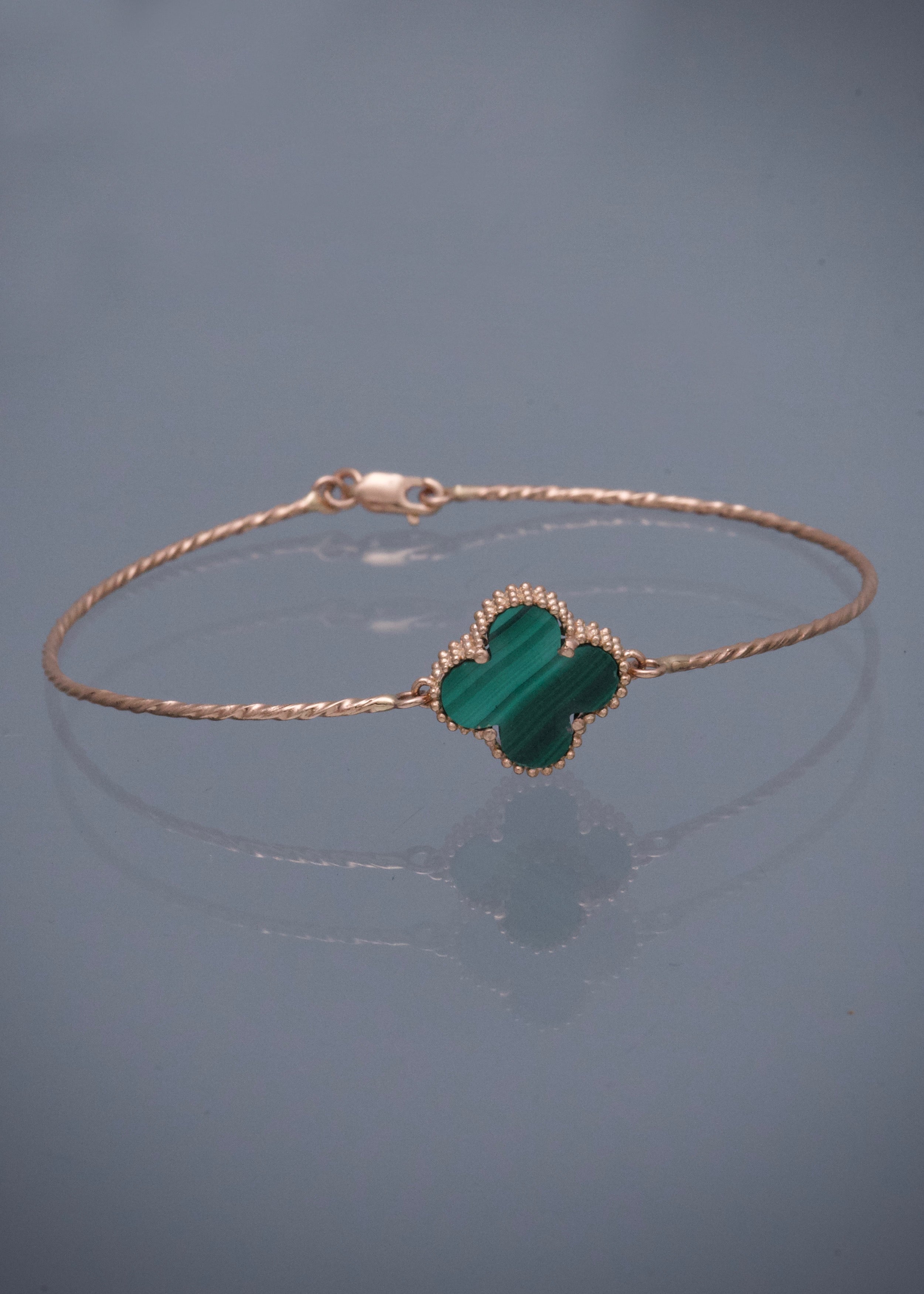 Pulso lucky clover piedra verde 3.55gr / Largo 16cm / Oro Rosado (Joya) M