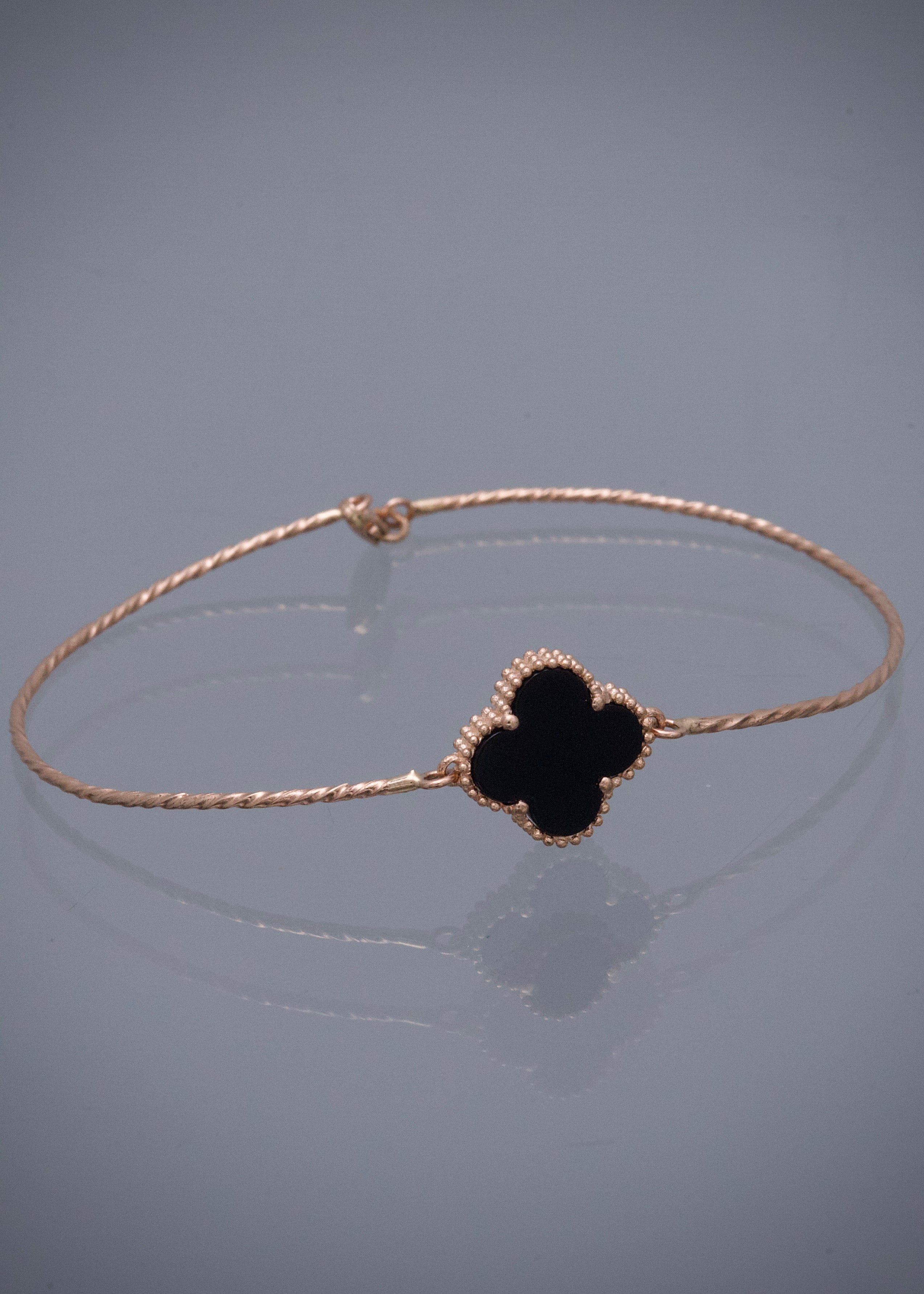 Pulso lucky clover piedra negra 3.75gr / Largo 18cm / Oro Rosado Nac M