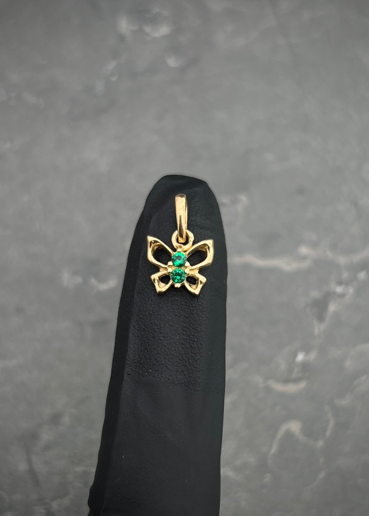 Dije mariposa con swarovski verde 0.65gr / Largo 1.2cm / Oro Amarillo Nac P