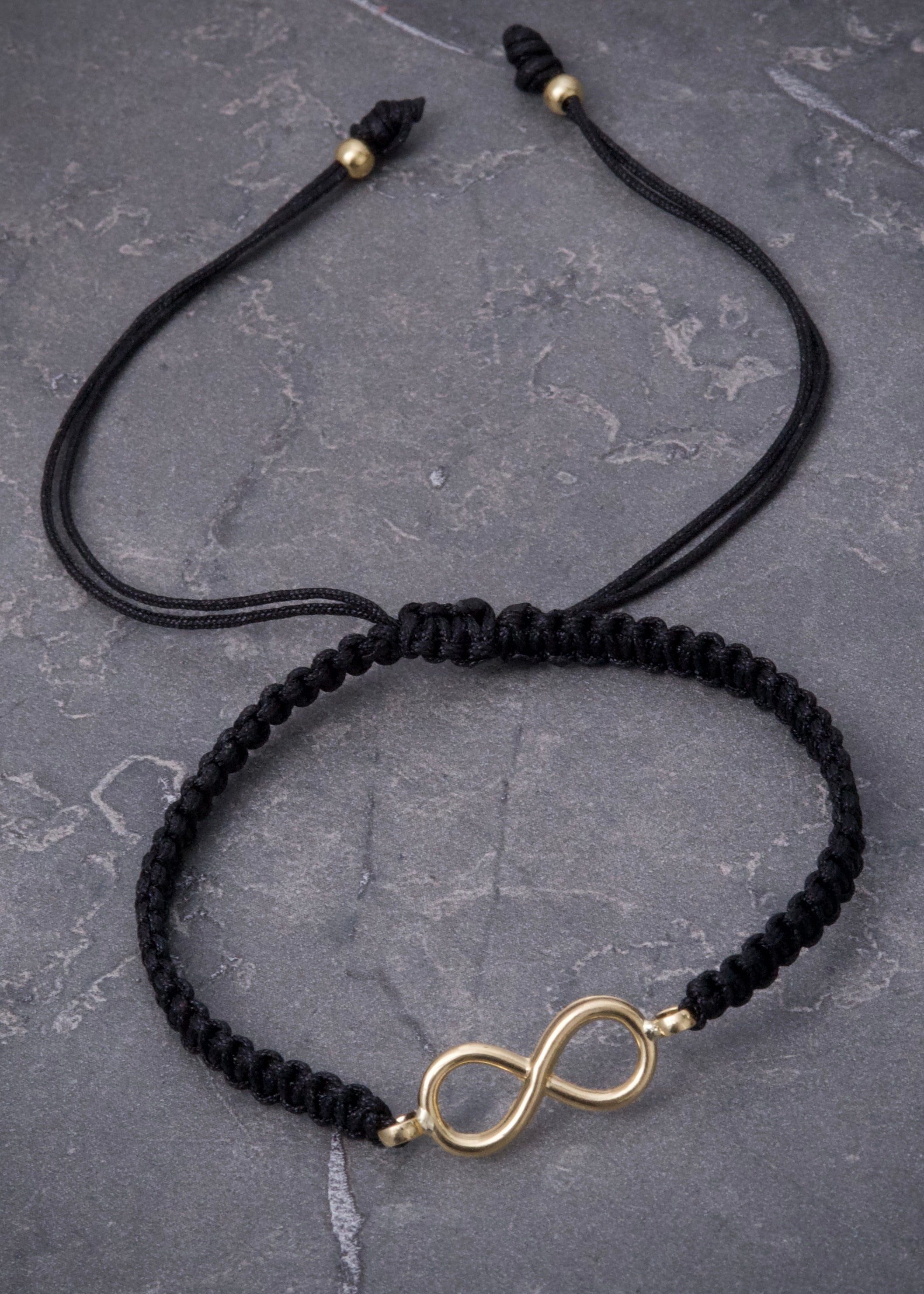 Pulsera en hilo negro con herraje infinito 0.45gr / Oro Amarillo (Joya) M