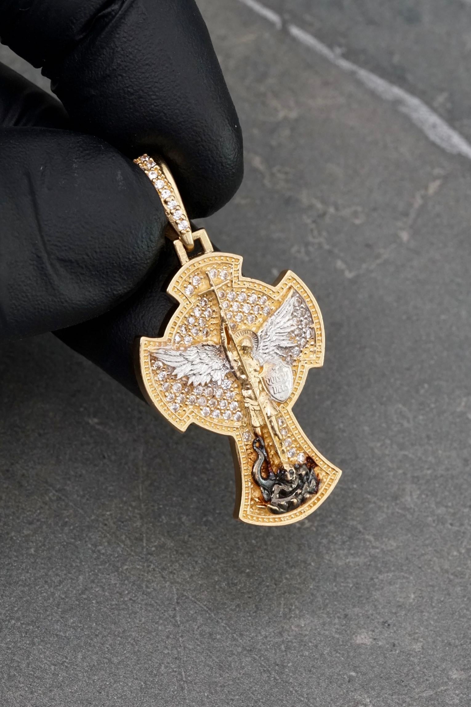 Dije arcangel san miguel con swarovski blanco 7.7gr / Largo 4cm / Oro Amarillo Nac P