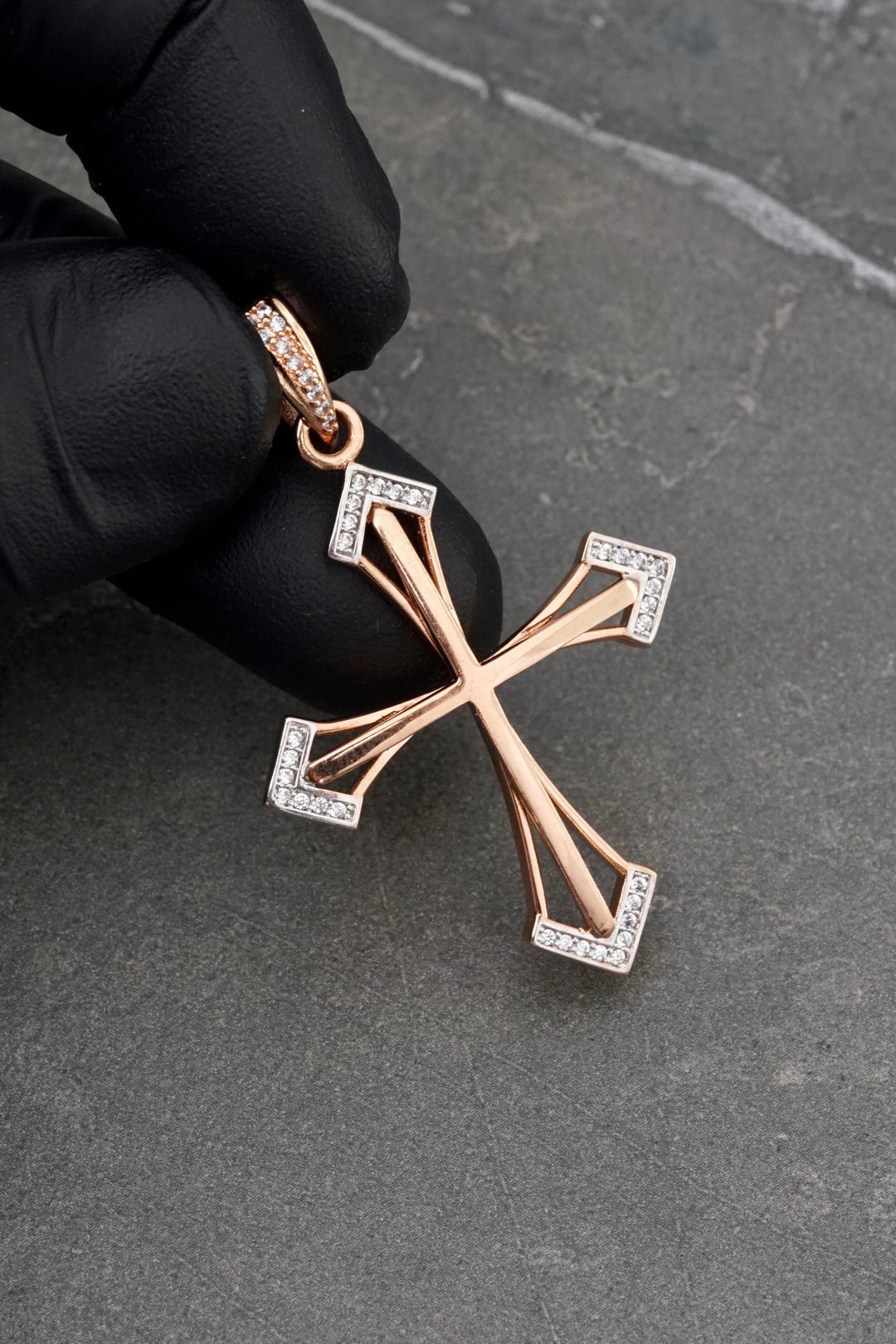 Dije cruz con swarovski blanco 5.9gr / Largo 5cm — Oro Rosado
