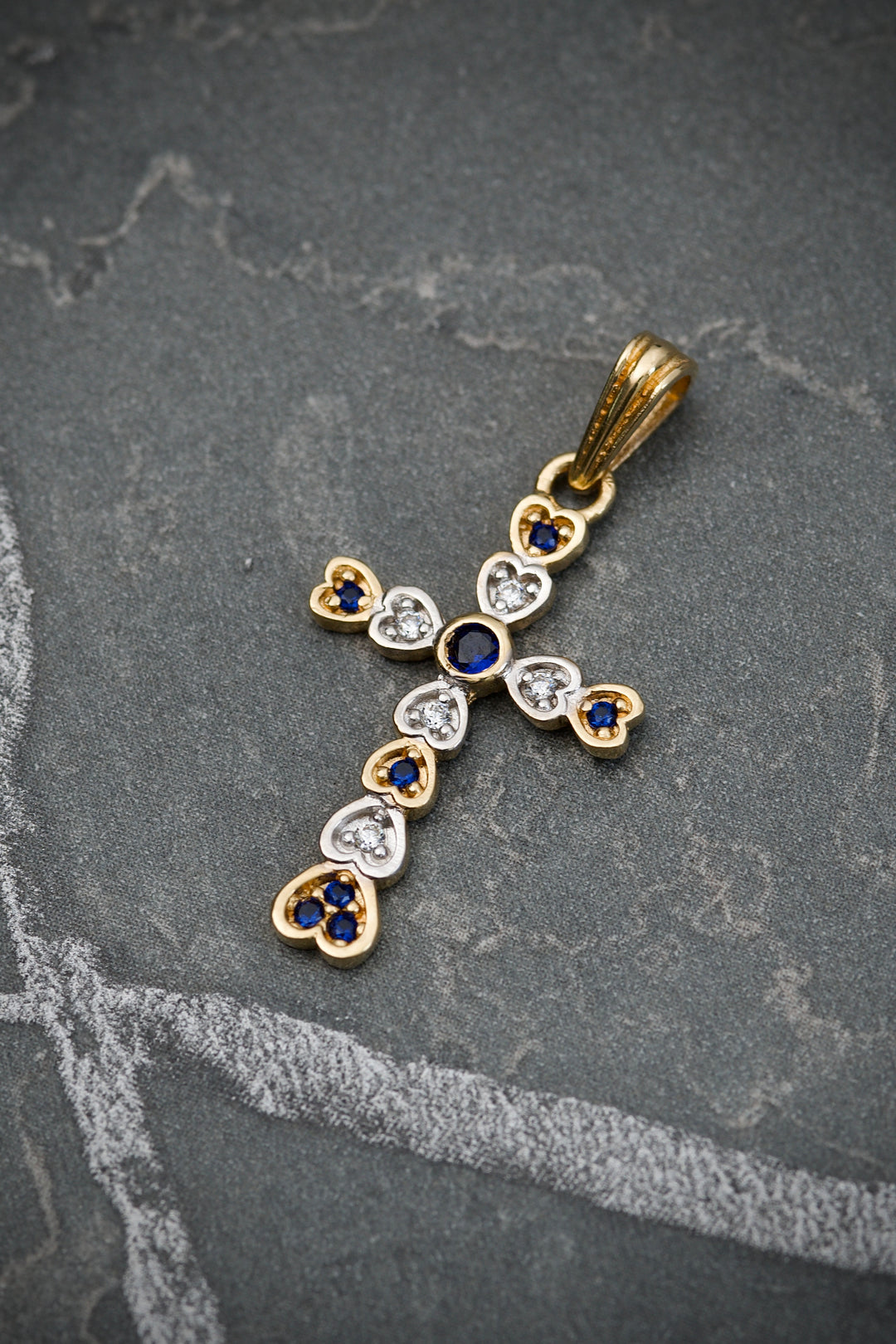 Dije de cruz con swarovski blanco y azul oscuro 1.65gr / Largo 2.9cm — Dos Oros