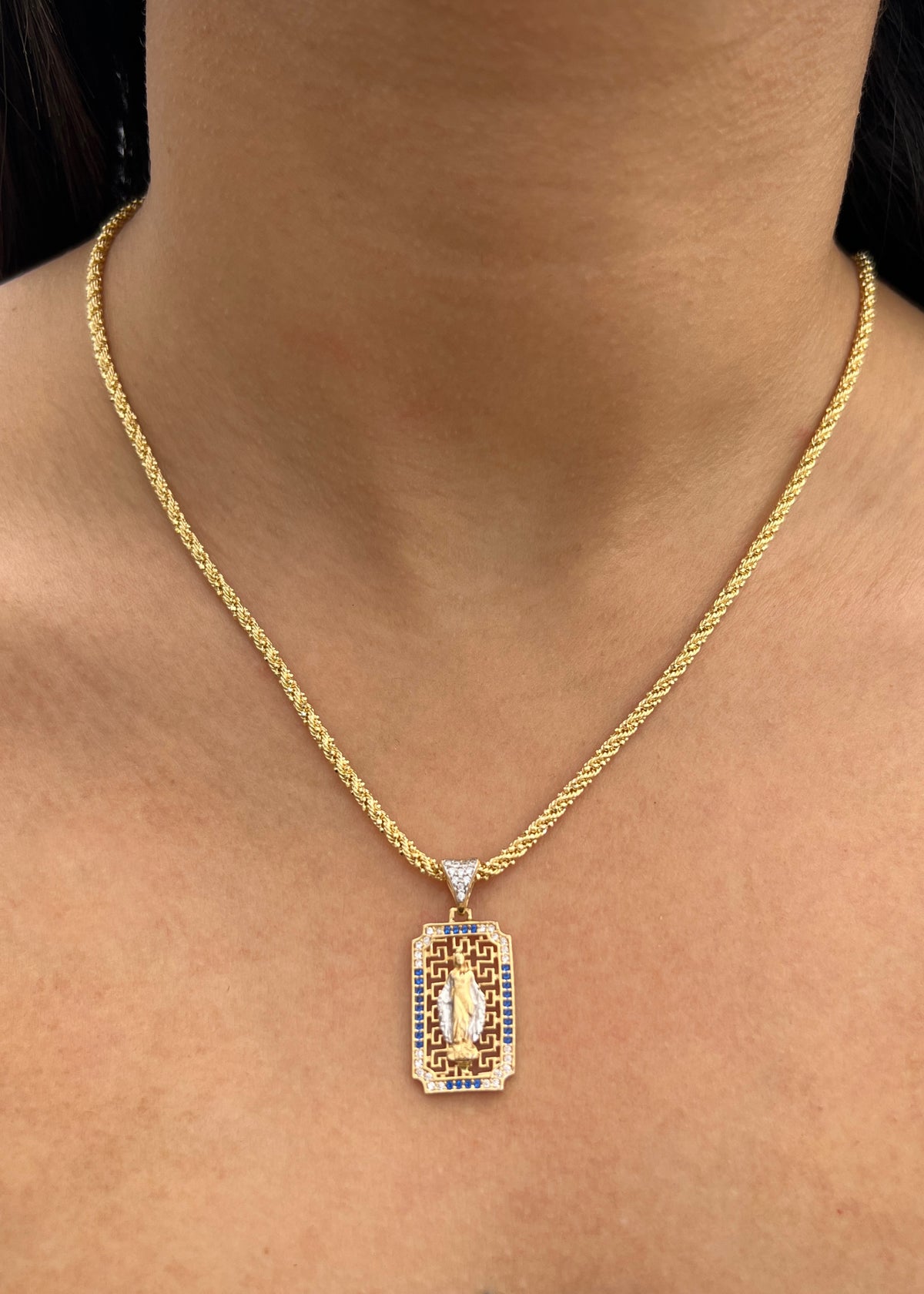 Dije Virgen de la Milagrosa con Swarovski Azul 3gr / 3cm / 13mm — Oro Amarillo