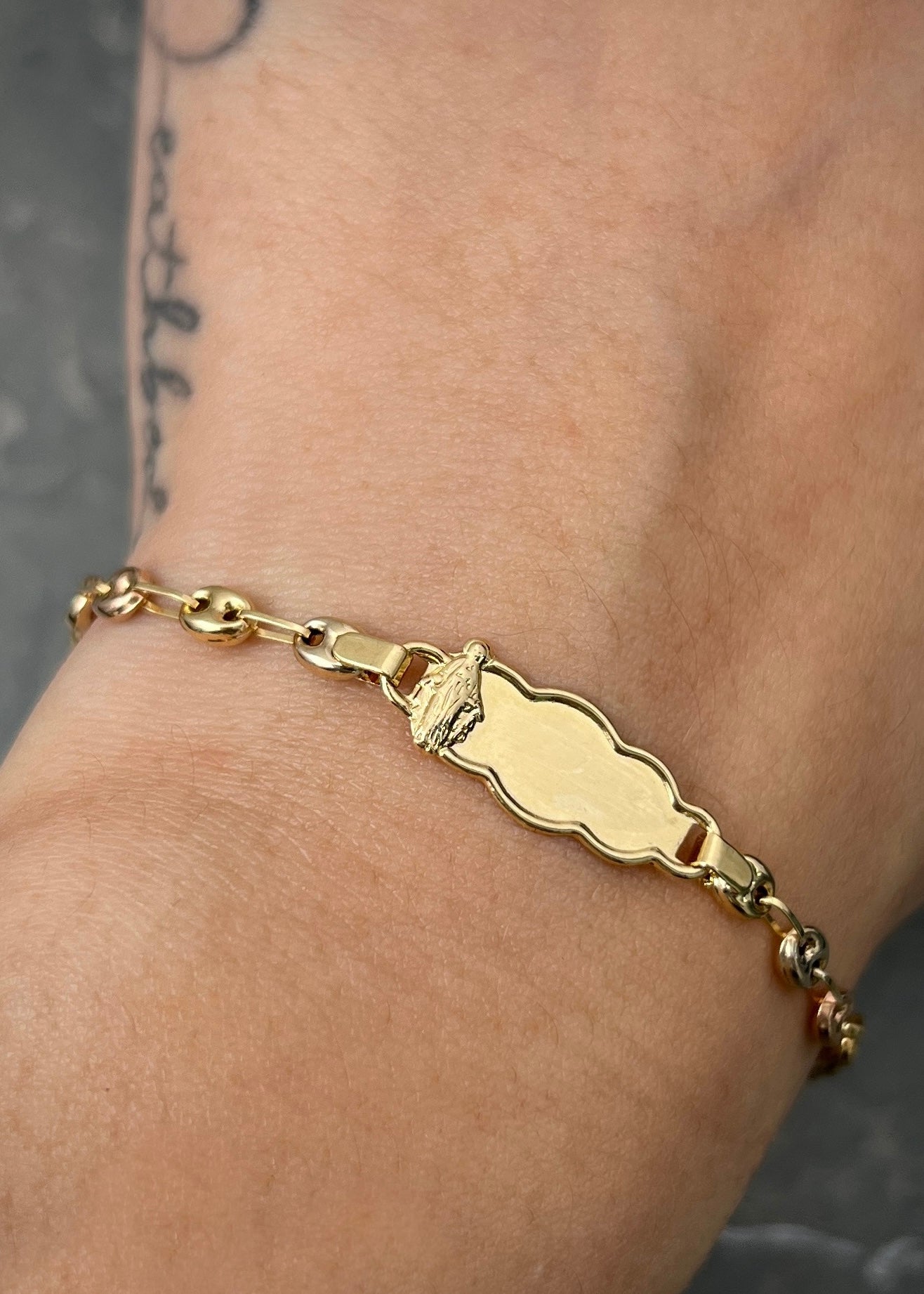 Pulso con placa virgen de la milagrosa 1.95gr / Largo 14.5cm / Tres Oros Nac M