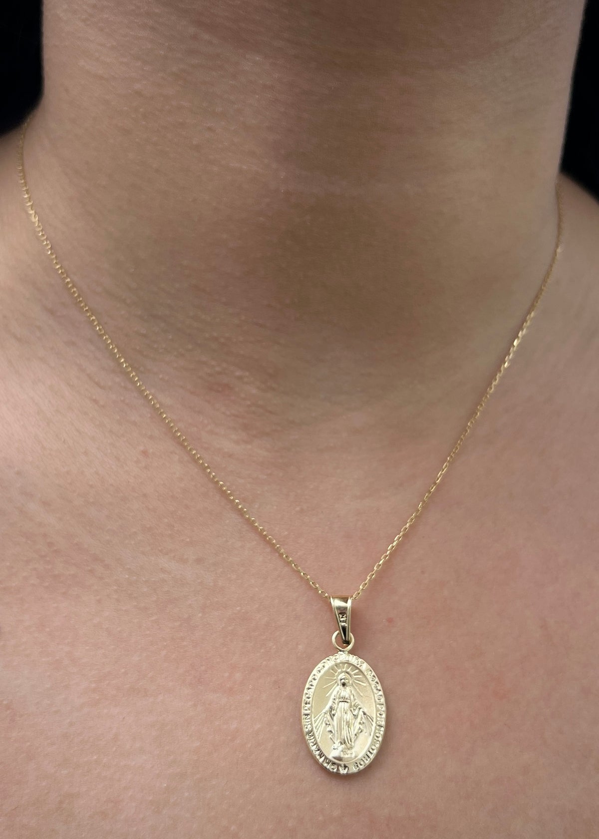 Dije Virgen de la Milagrosa 1.6gr / 3cm / 14.8mm — Oro Amarillo