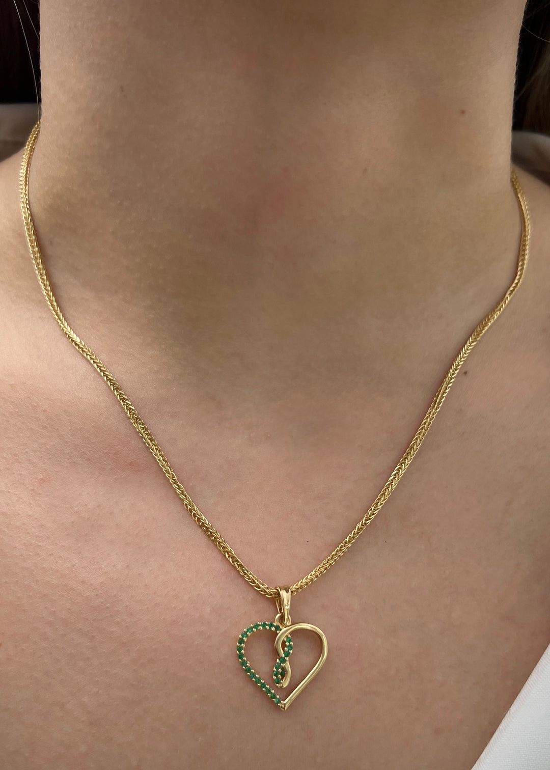 Dije corazon con swarovski verde 1.9gr / Largo 2.4cm — Oro Amarillo