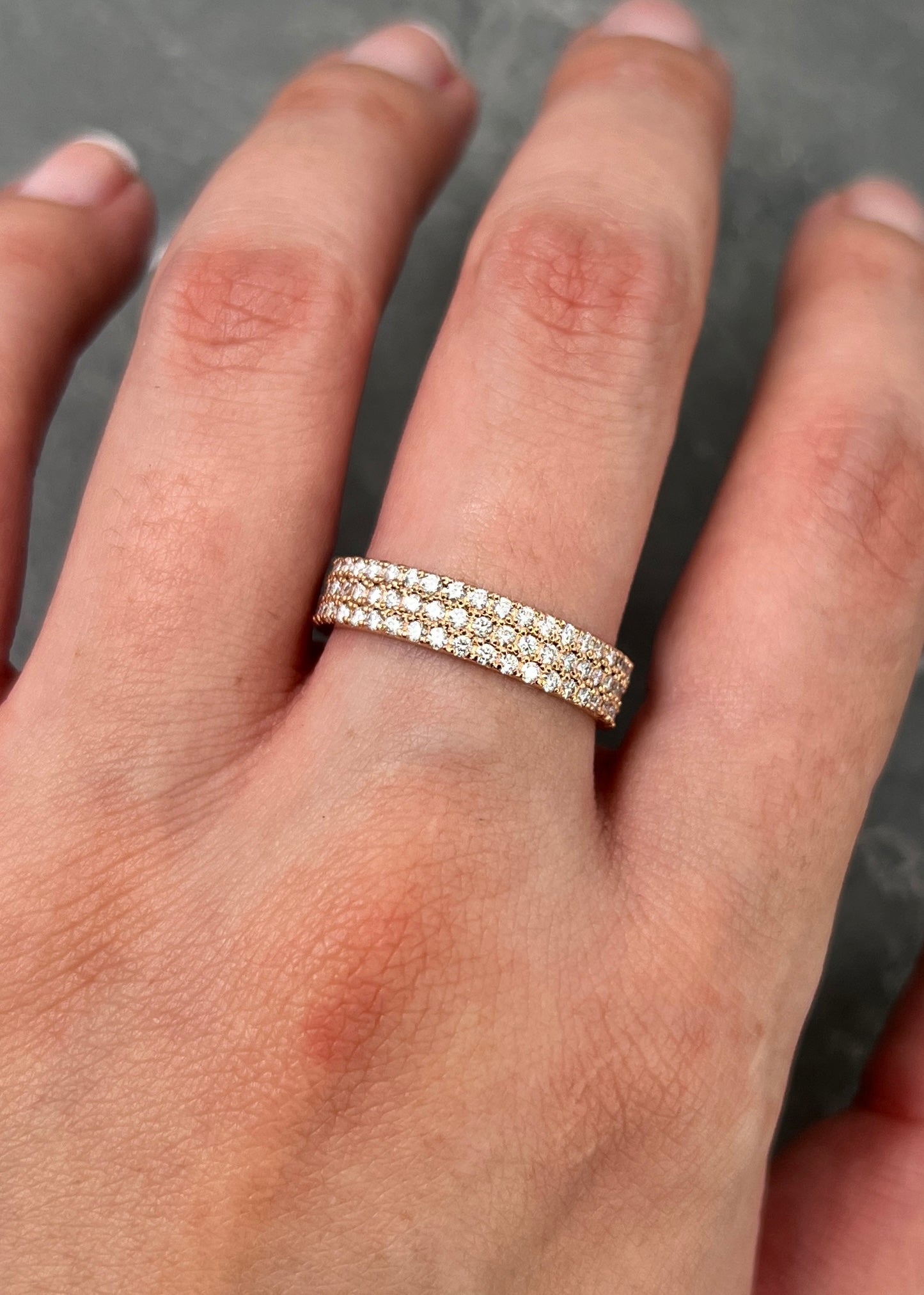 Anillo con 120pts de diamantes 4.4gr / TALLA 8 / Oro Rosado (Joya) M