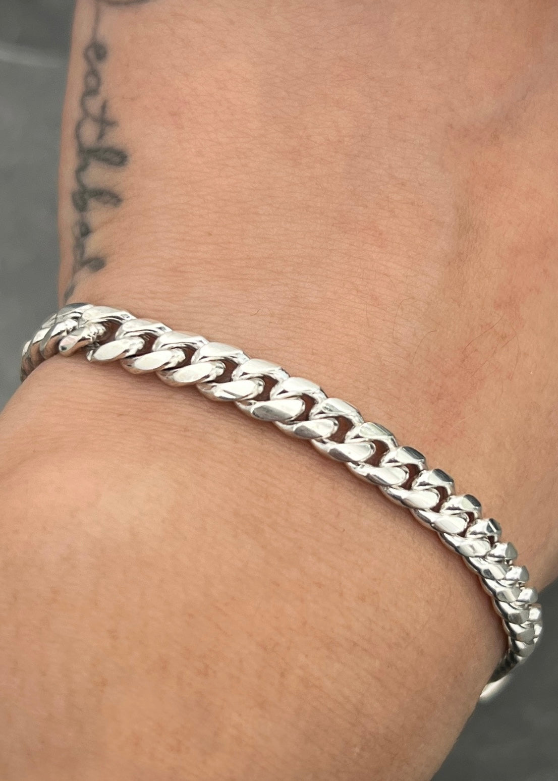 Pulso cubano 13.8gr / Largo 15.7 cm / — — Plata