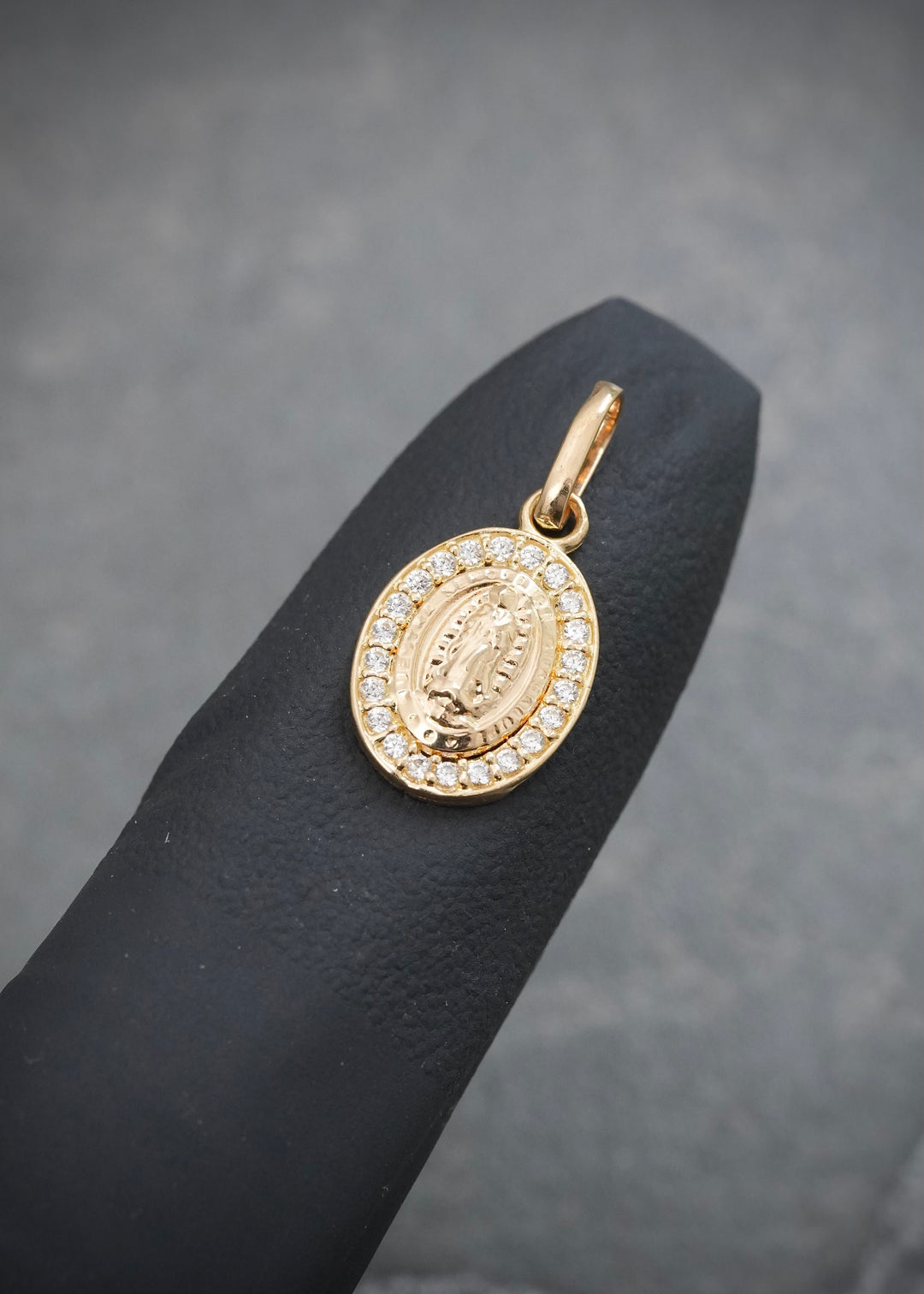 Dije Virgen de Guadalupe con Swarovski Blanco 0.9gr / 1.8cm / 9.2mm — Oro Amarillo