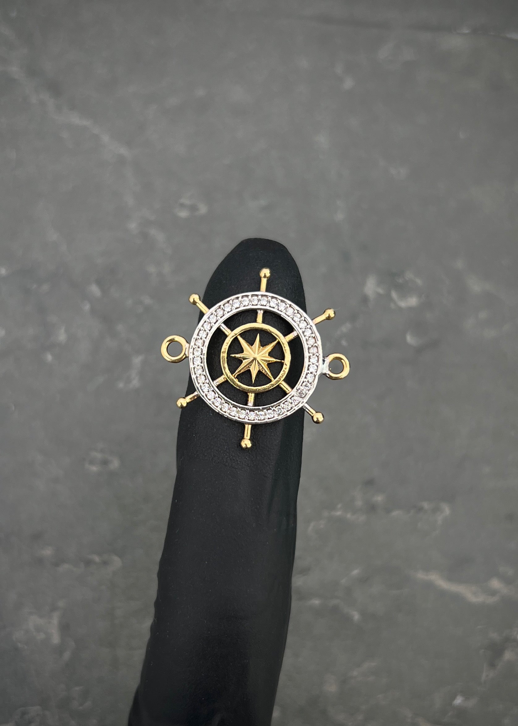 Herraje timon con brujula swarovski blanco 2.2gr / Largo 2.4cm / Oro Amarillo Nac B