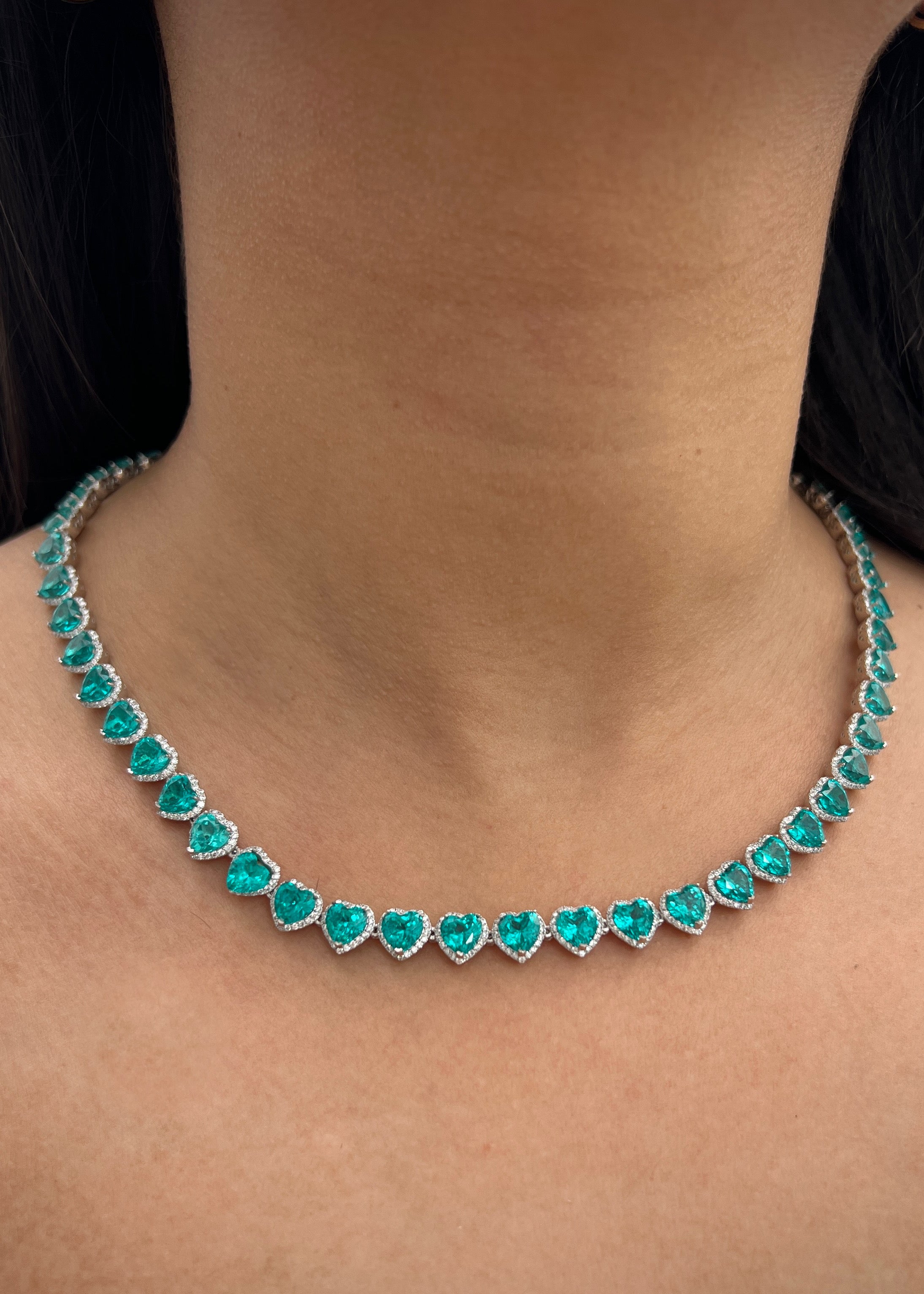 Cadena corazones con 7090pts de paraiba y 530pts de moissanita 60.4gr / Largo 45cm / Oro Blanco (Joya) M