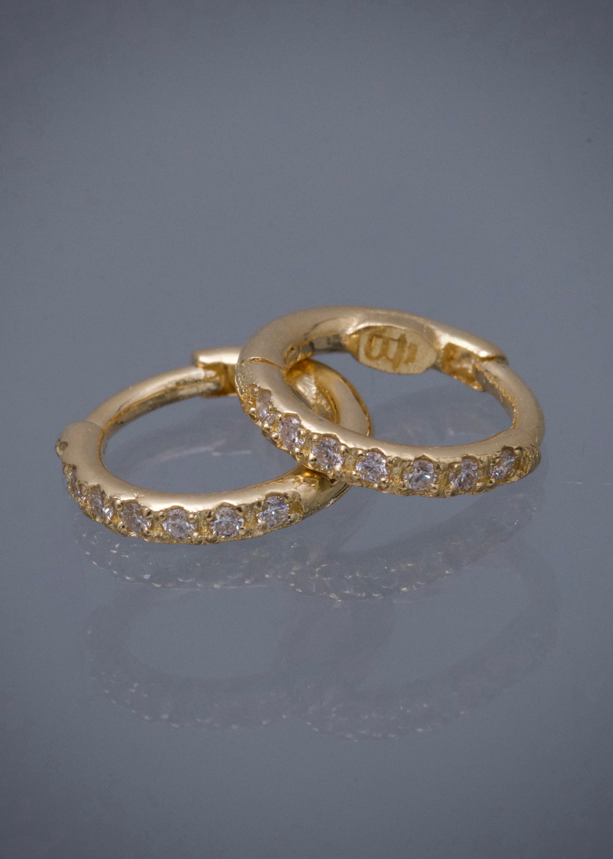 Candongas con 14pts de diamante blanco 2.5gr / Largo 1.2cm / Oro Amarillo (Joya) M
