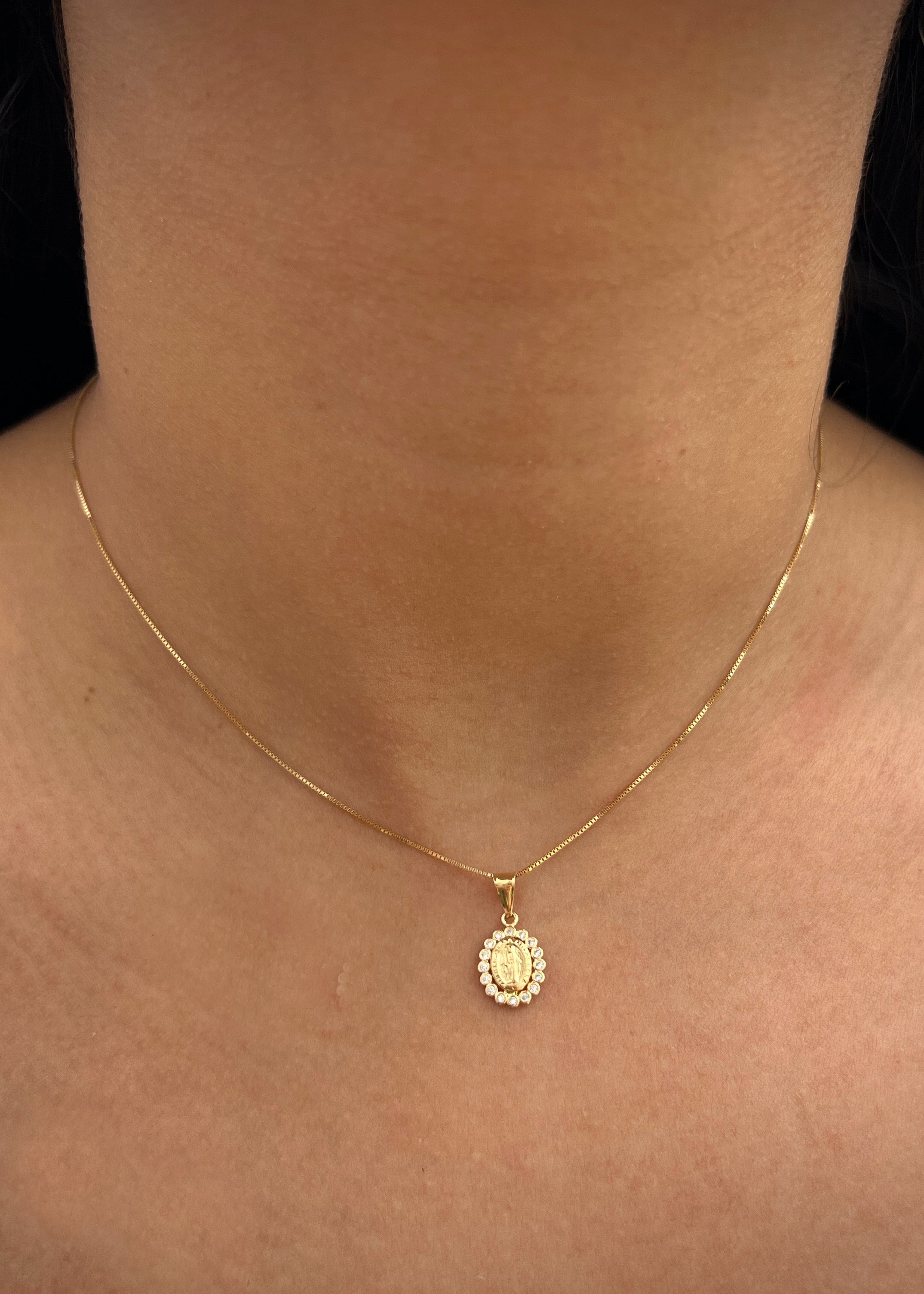 Dije virgen de la milagrosa 0.55gr / Largo 1.7cm / Oro Amarillo Nac P