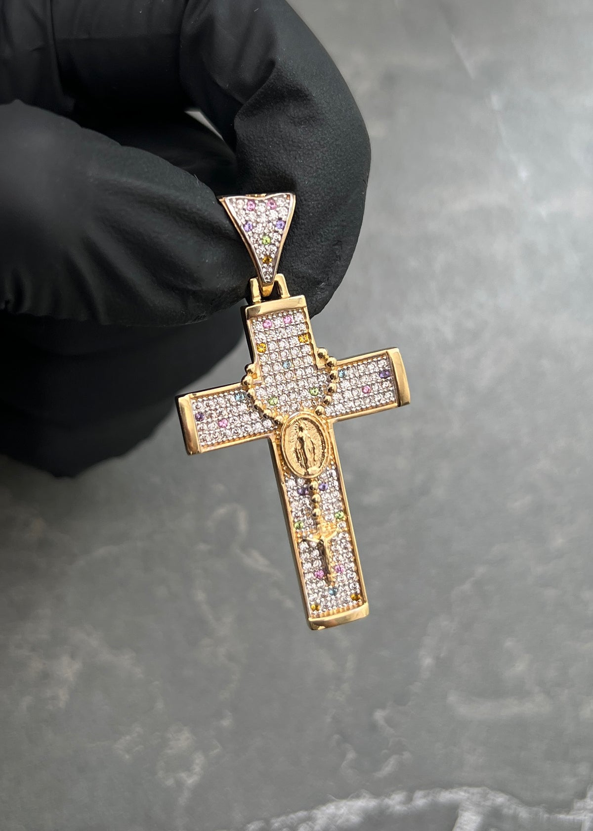 Dije Cruz con Virgen de la Milagrosa 7.2gr / 4.7cm / 25mm — Oro Amarillo