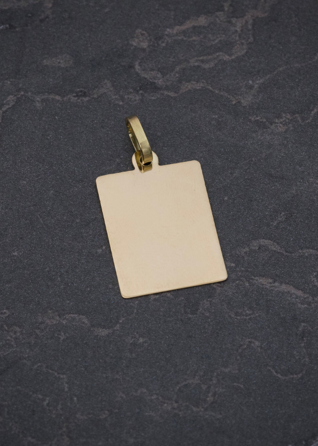 Dije Placa Lisa 1.25gr / 2.4cm / 13.4mm — Oro Amarillo