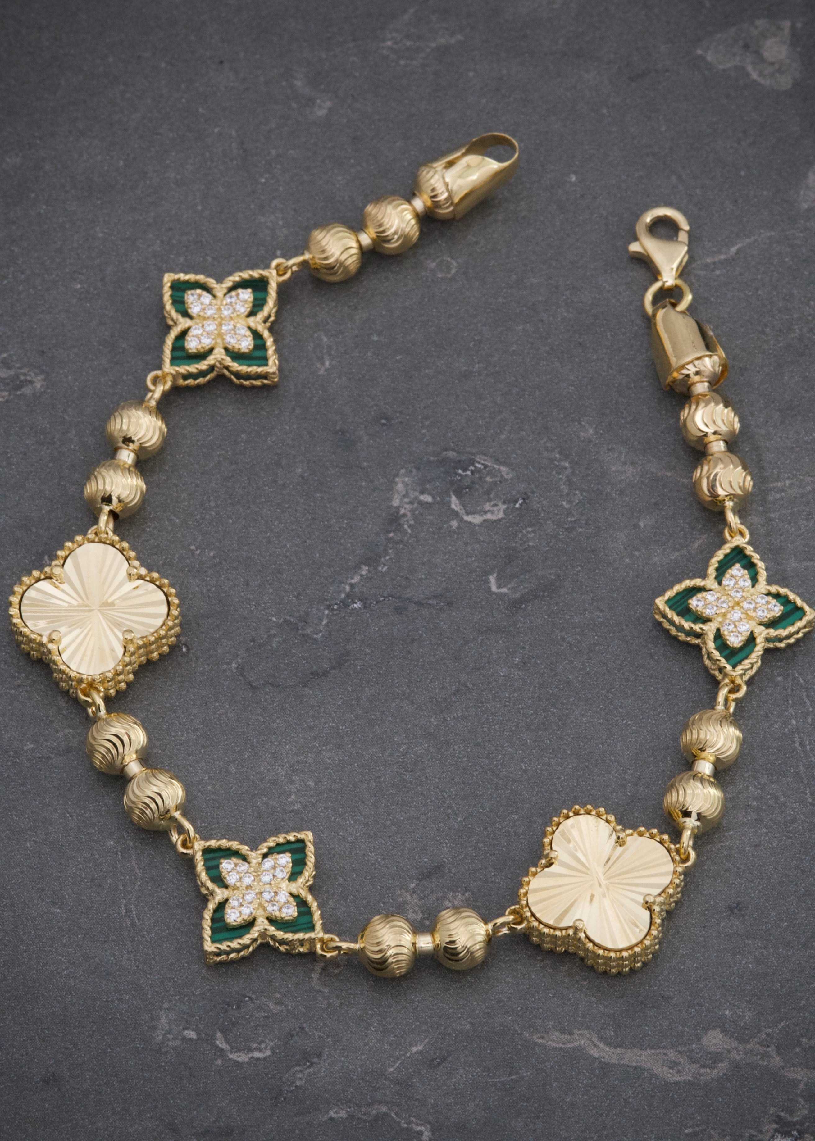 Pulso lucky clover piedra verde y diamantado 15.85gr / Largo 19cm / Oro Amarillo (Joya) P