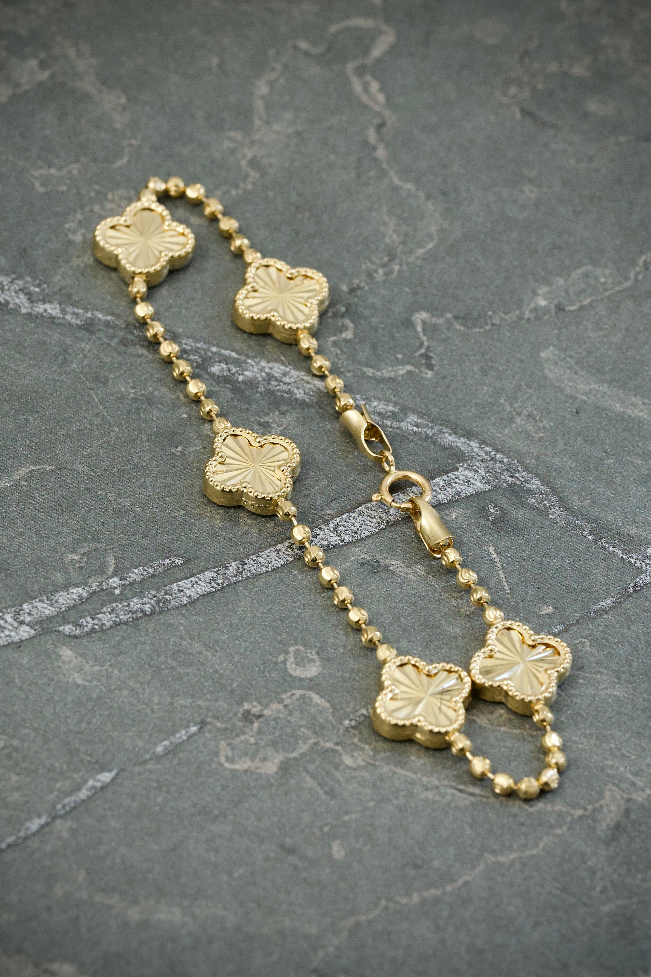 Pulso Lucky Clover Diamantado 4.5gr / 18cm / 9.9mm — Oro Amarillo