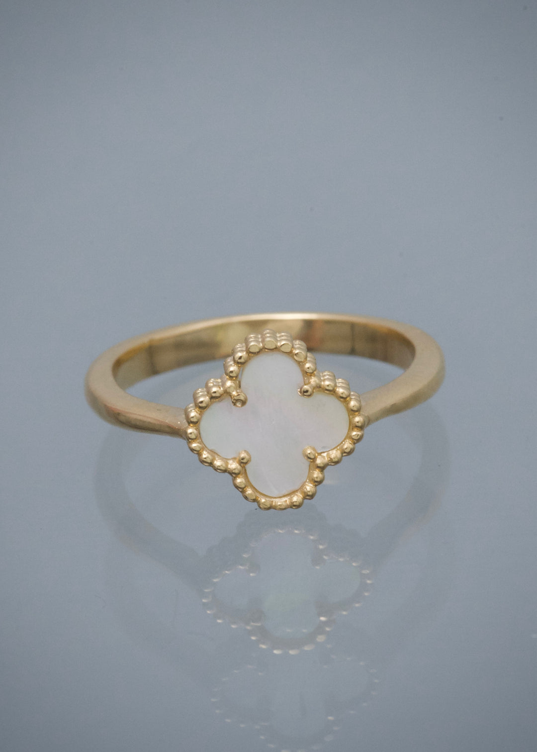 Anillo lucky clover piedra blanca 3.2gr / Talla 5 3/4 — Oro Amarillo