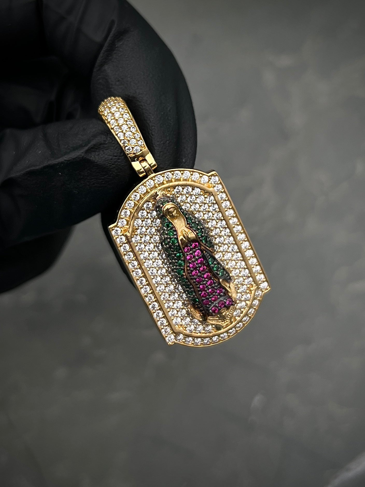 Dije de placa con virgen de guadalupe 9.6gr / Largo 4.2cm / Oro Amarillo Nac M