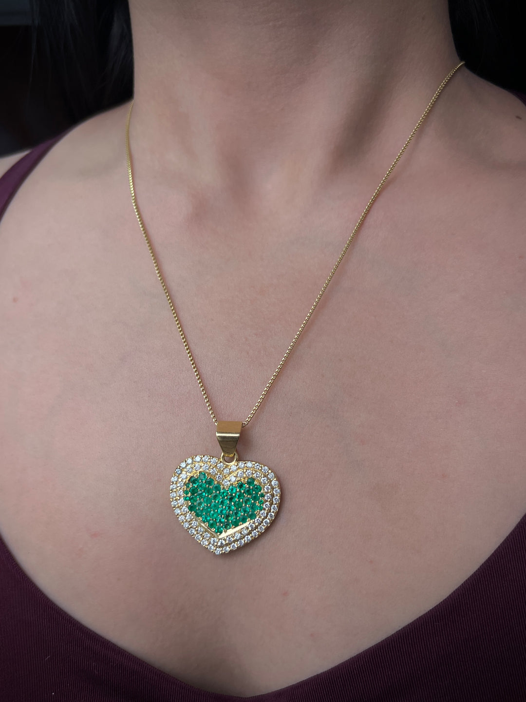 Dije de corazon con 150pts de esmeralda /130pts DB 19.35gr — Oro Amarillo