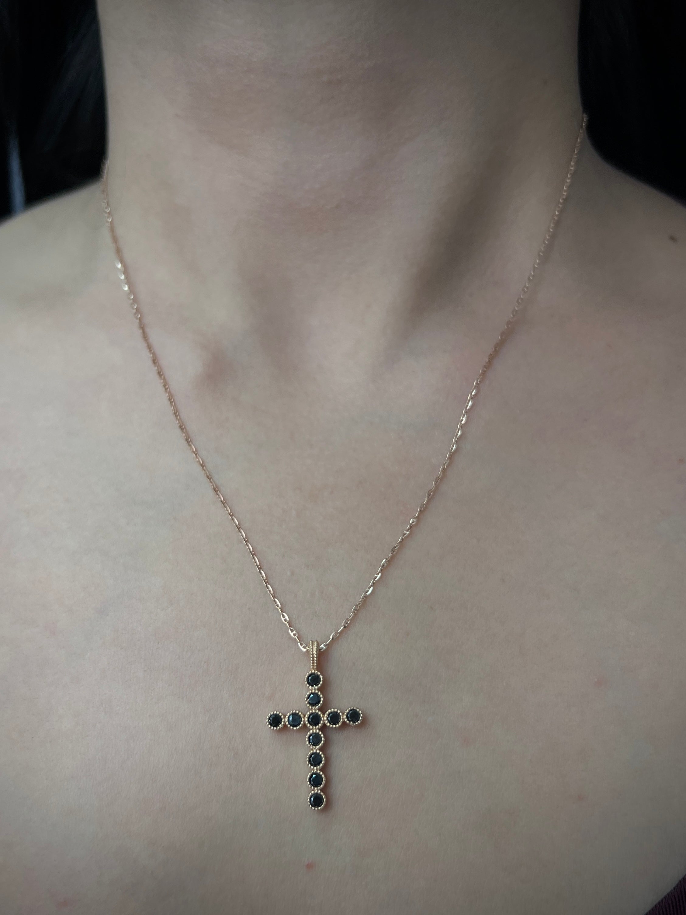 Dije de cruz con 66pts de diamante negro 1.8gr / Oro Rosado (Joya) P