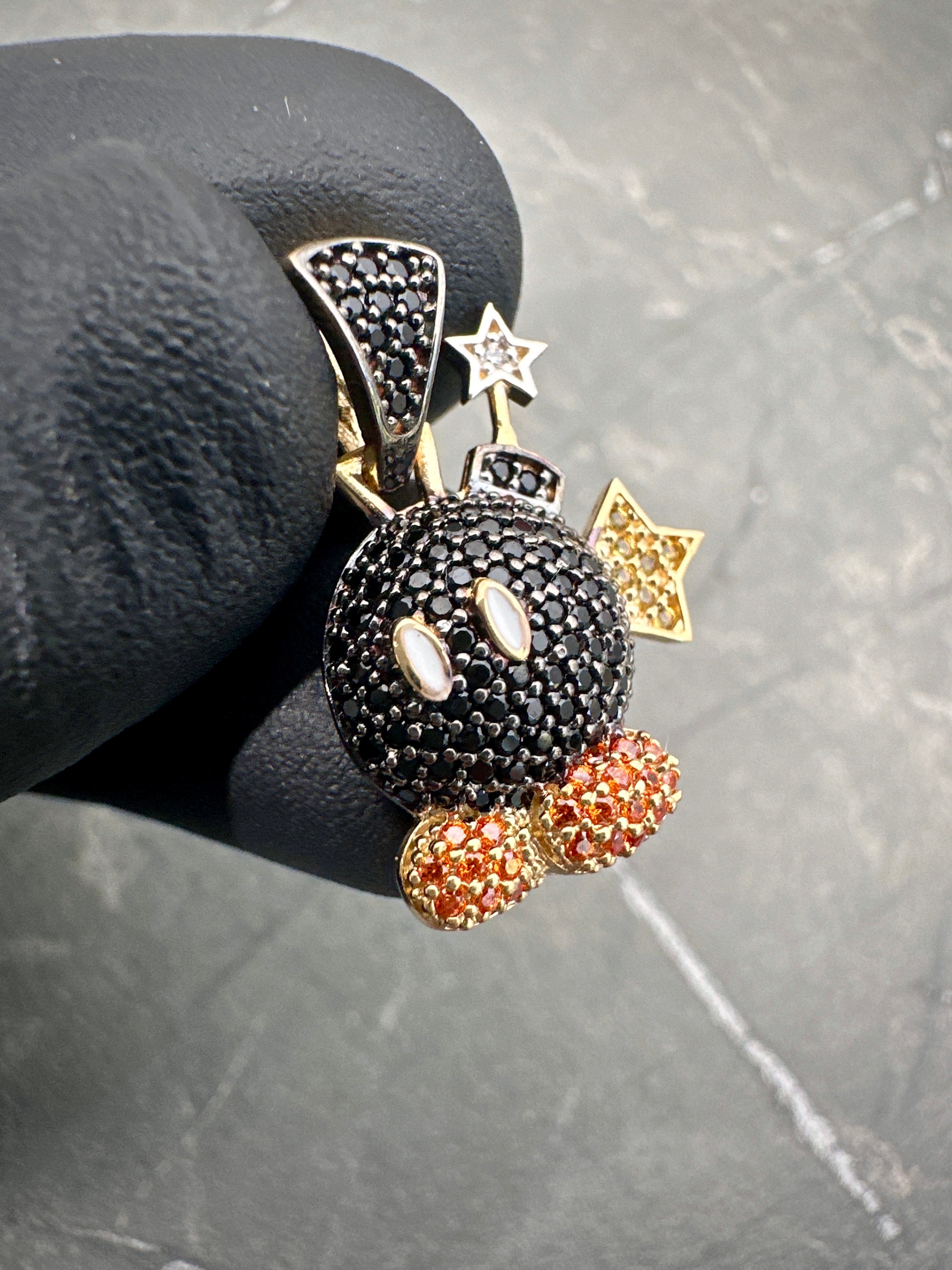 Dije bomba mario 3.1gr / Largo 2.4cm / Oro Amarillo Nac B