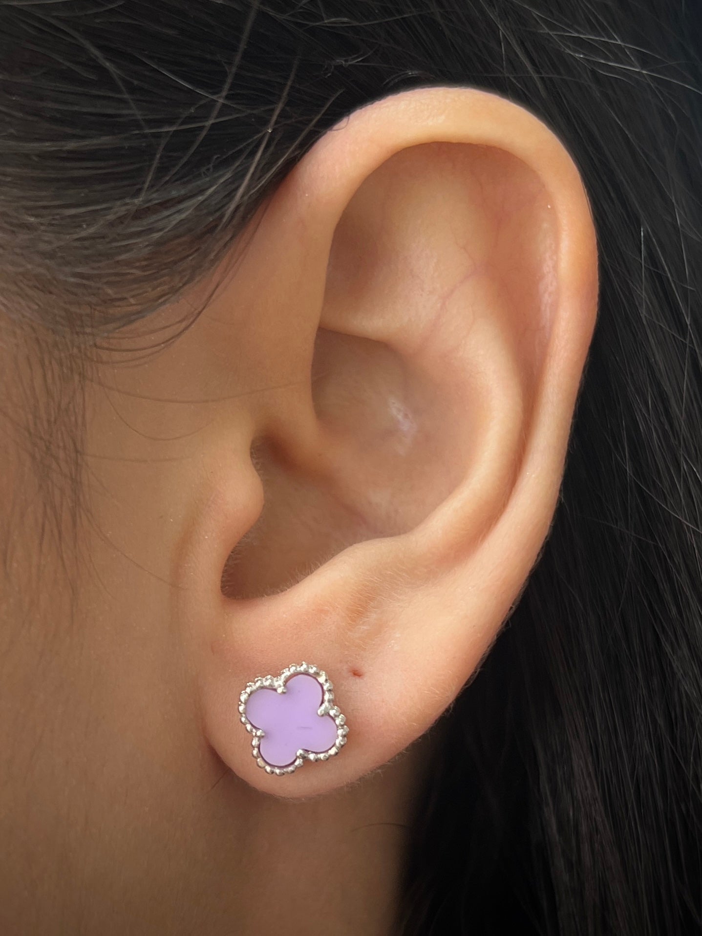 Topos lucky clover piedra lila 1.9gr / Largo 0.8cm / Oro Blanco Nac M