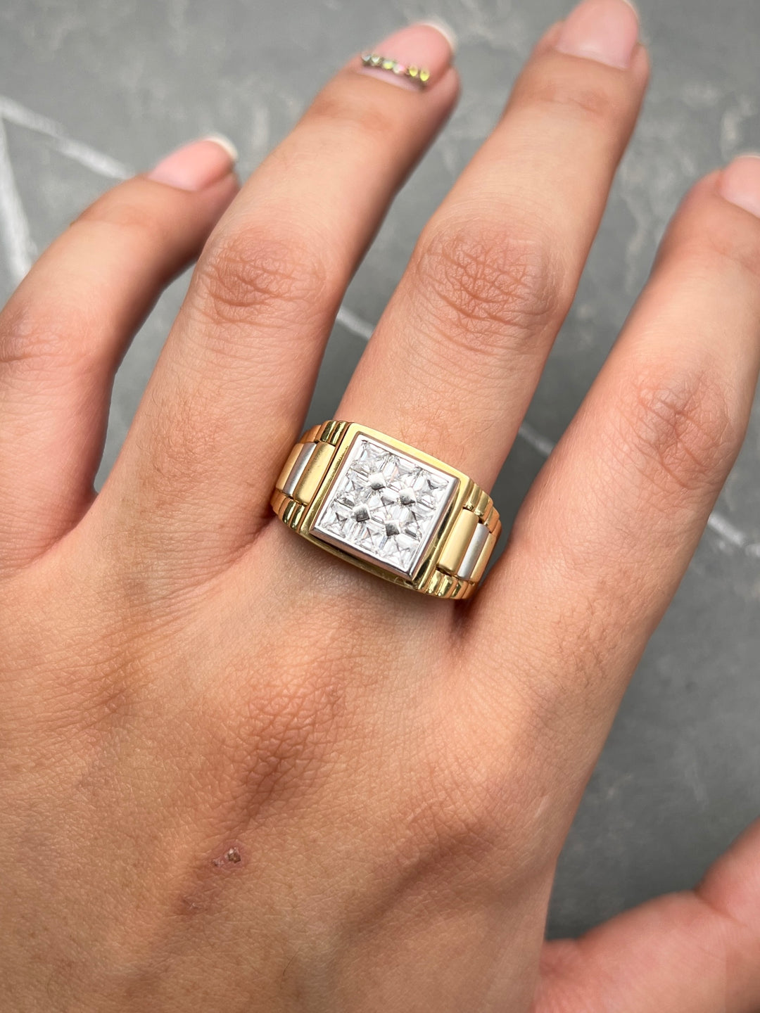 Anillo con swarovski blanco 8.5gr / Talla 10 — Dos Oros