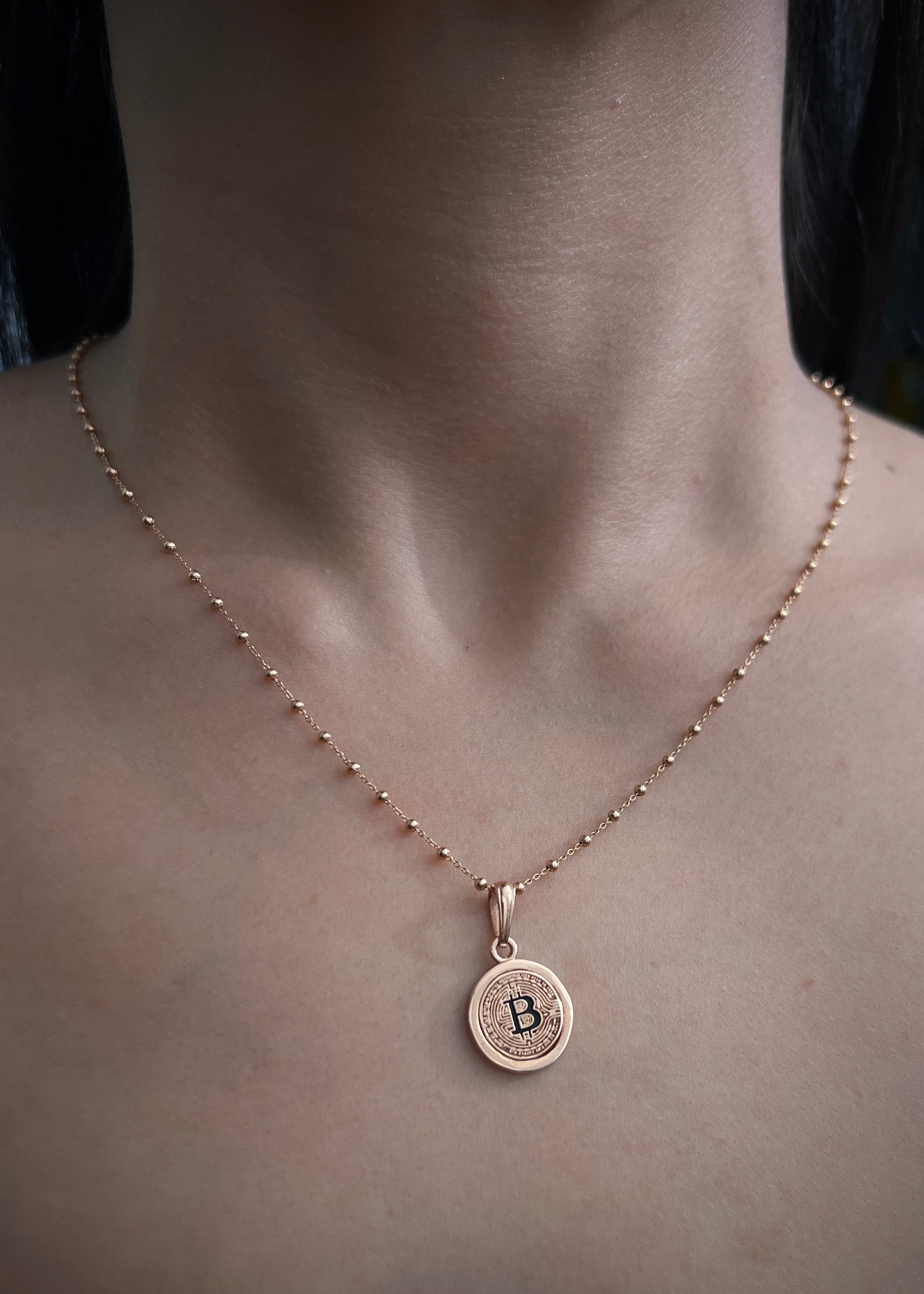 Dije bitcoin 2.65gr / LArgo 2.3cm / Oro Rosado Nac B