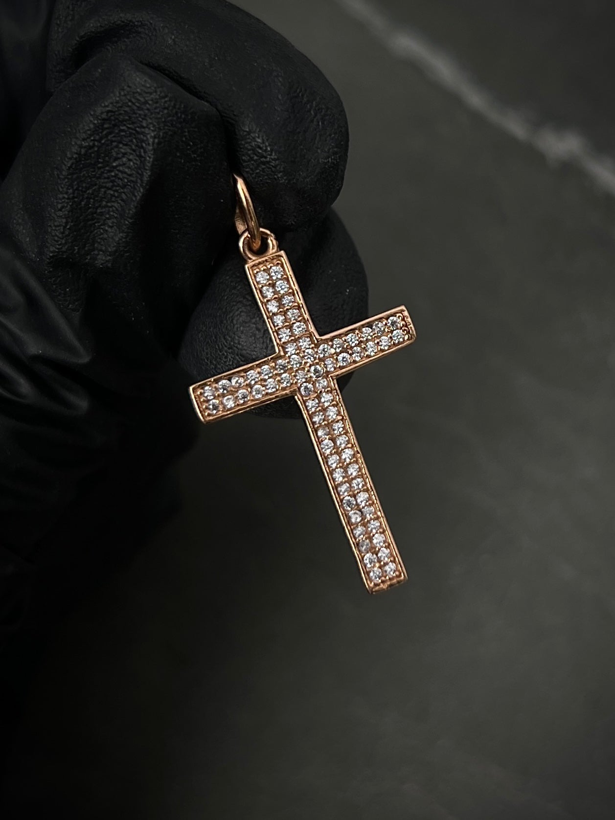 Dije Cruz Con Swarovski Blanco 1.95gr / Largo 3.6cm / Oro Rosado Nac M