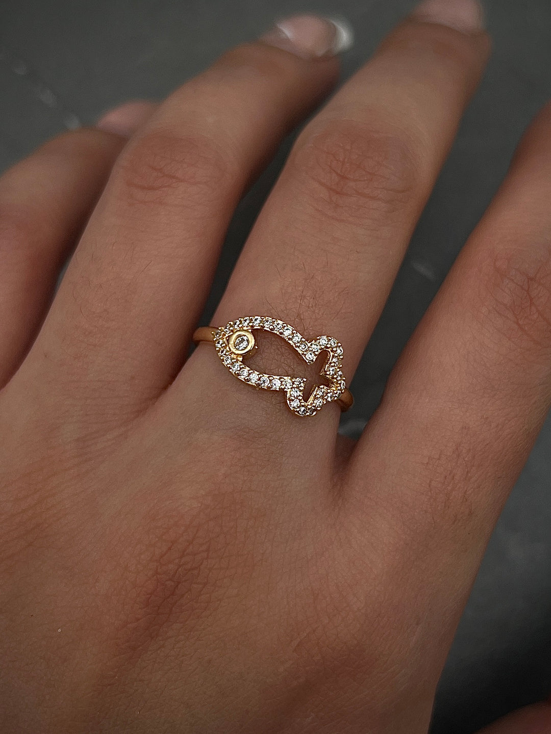 Anillo de pez con swarovski blanco 2.15gr / Talla 6 3/4 Oro Amarillo — Oro Amarillo