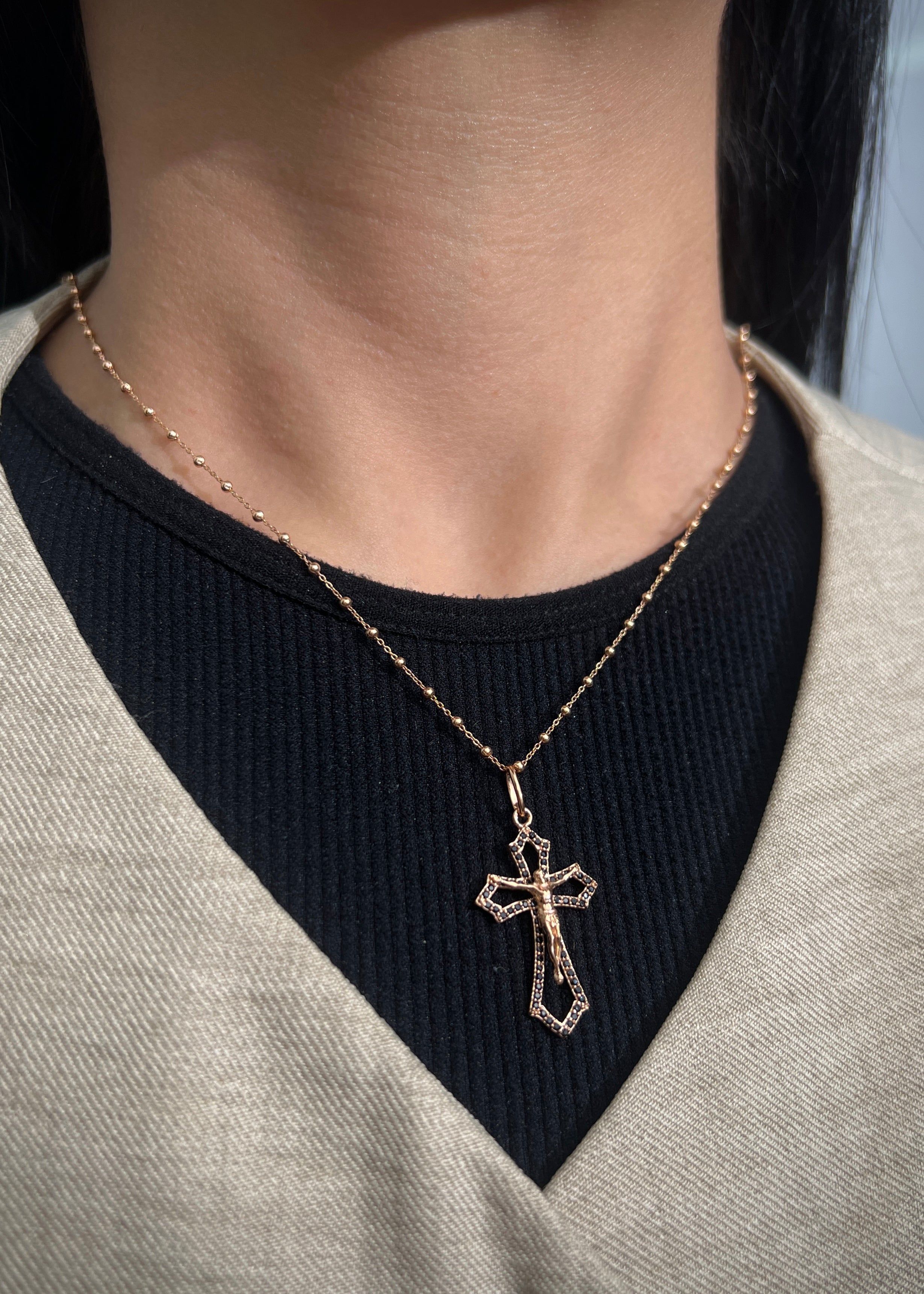 Dije cruz con swarovski negro 2gr / Largo 3.6cm / Oro Rosado Nac P