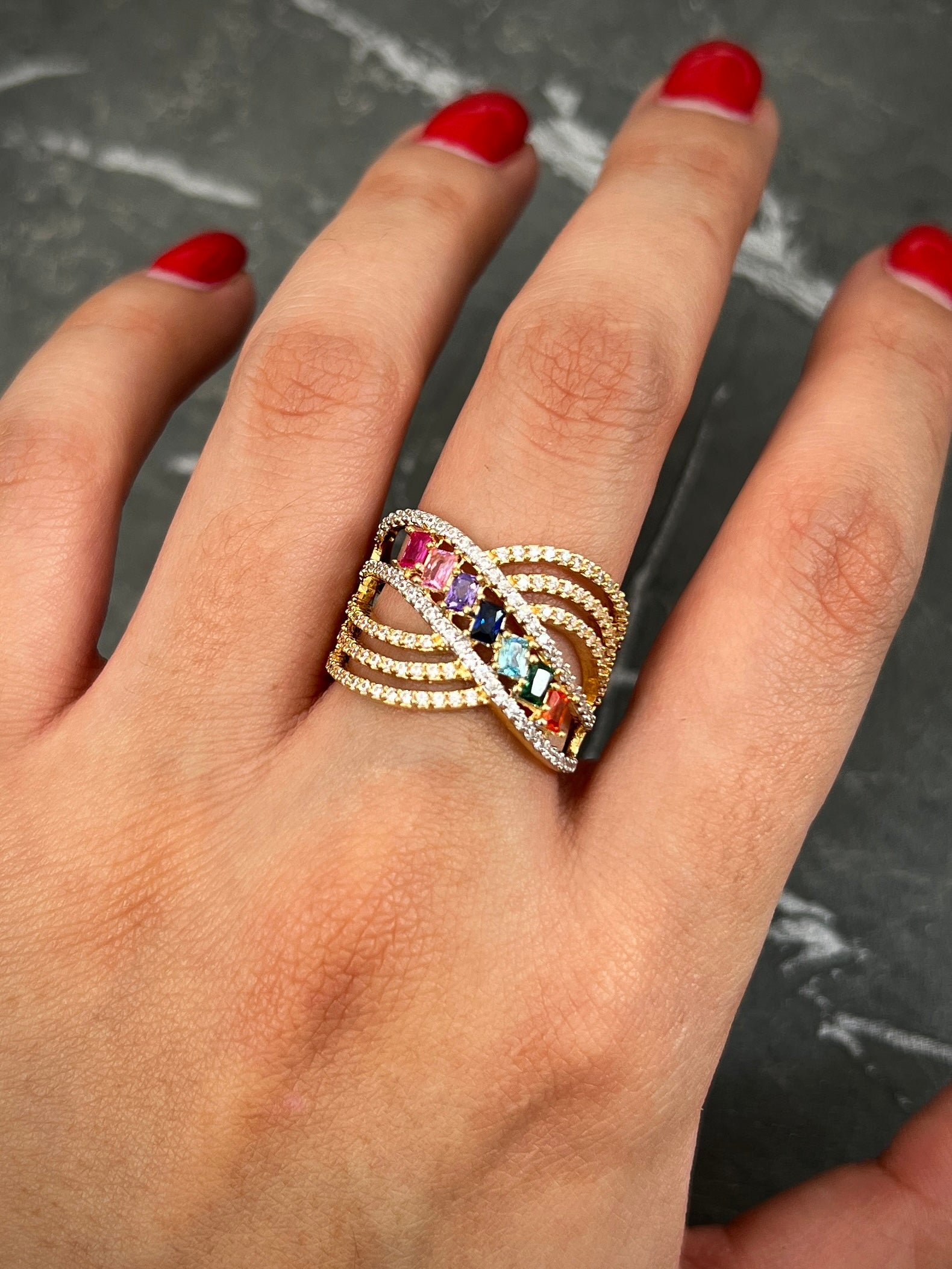 Anillo Rustico Con Swarovski Multicolor 6.1gr / TALLA 7 3/4 / Oro Amarillo Nac P