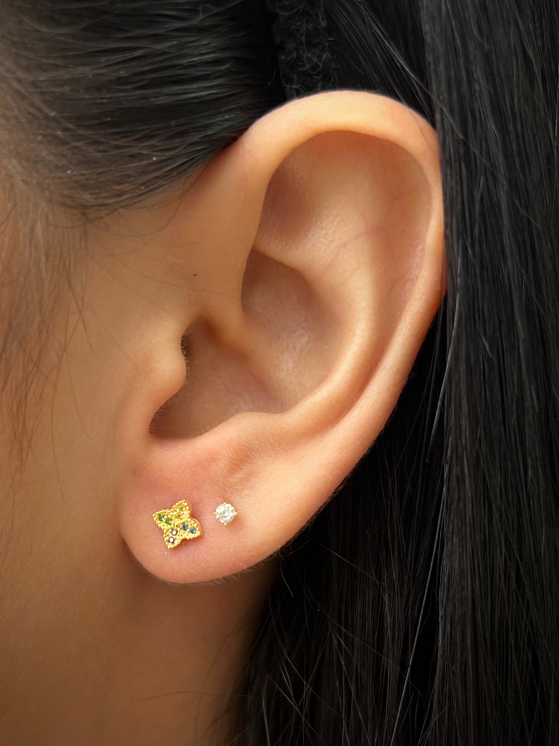 Topos de flor con swarovski multiicolor 0.9gr / 0.5 cm / Oro Amarillo Nac B