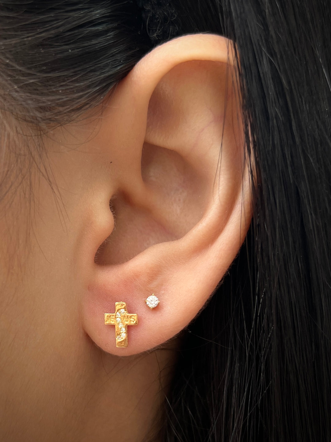 Topos Cruz Con Swarovski Blanco 1gr / Largo 0.8cm — Oro Amarillo