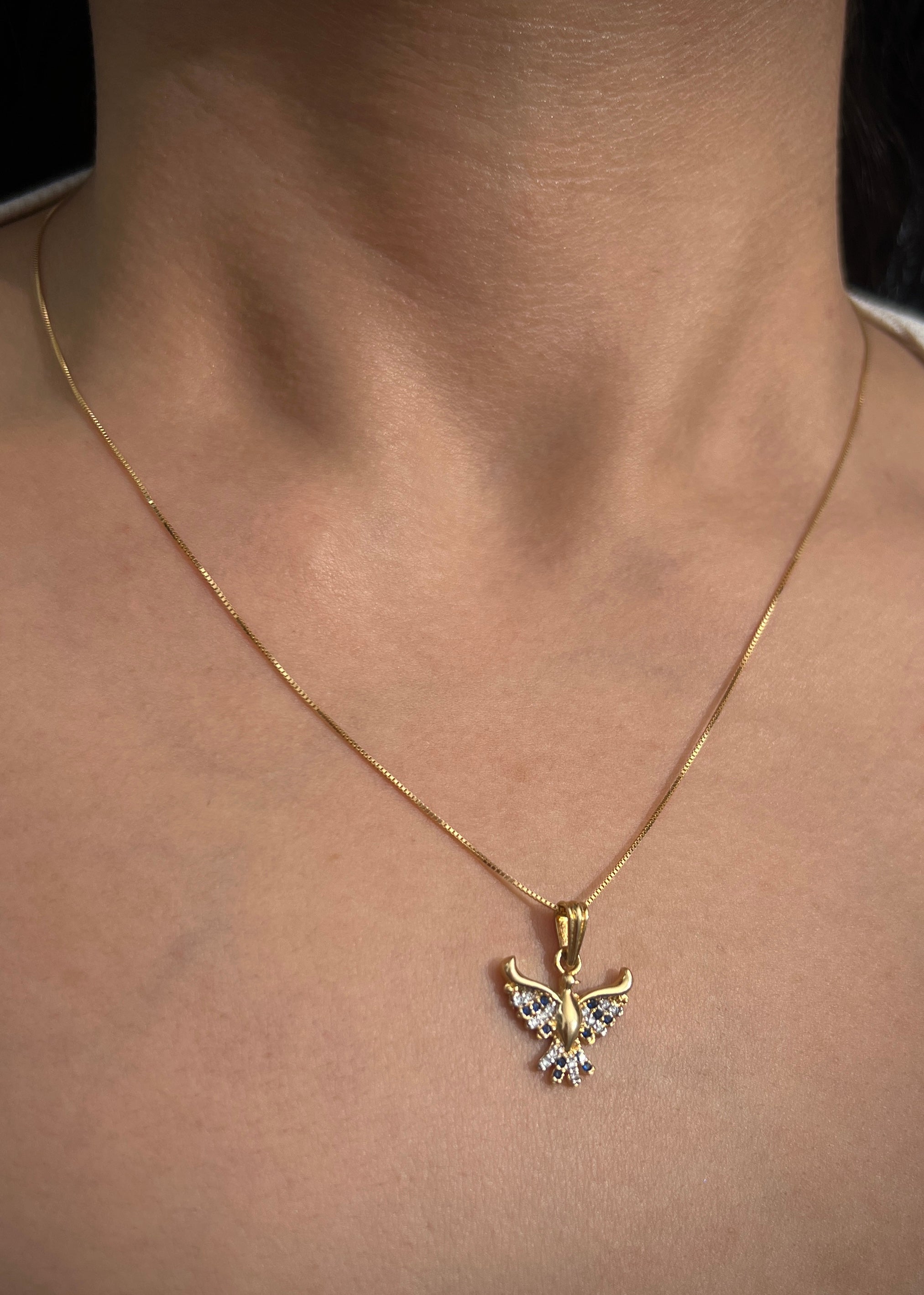 Dije ave fenix con swarovski azul y blanco 1.7gr / Largo 2cm / Oro Amarillo Nac M