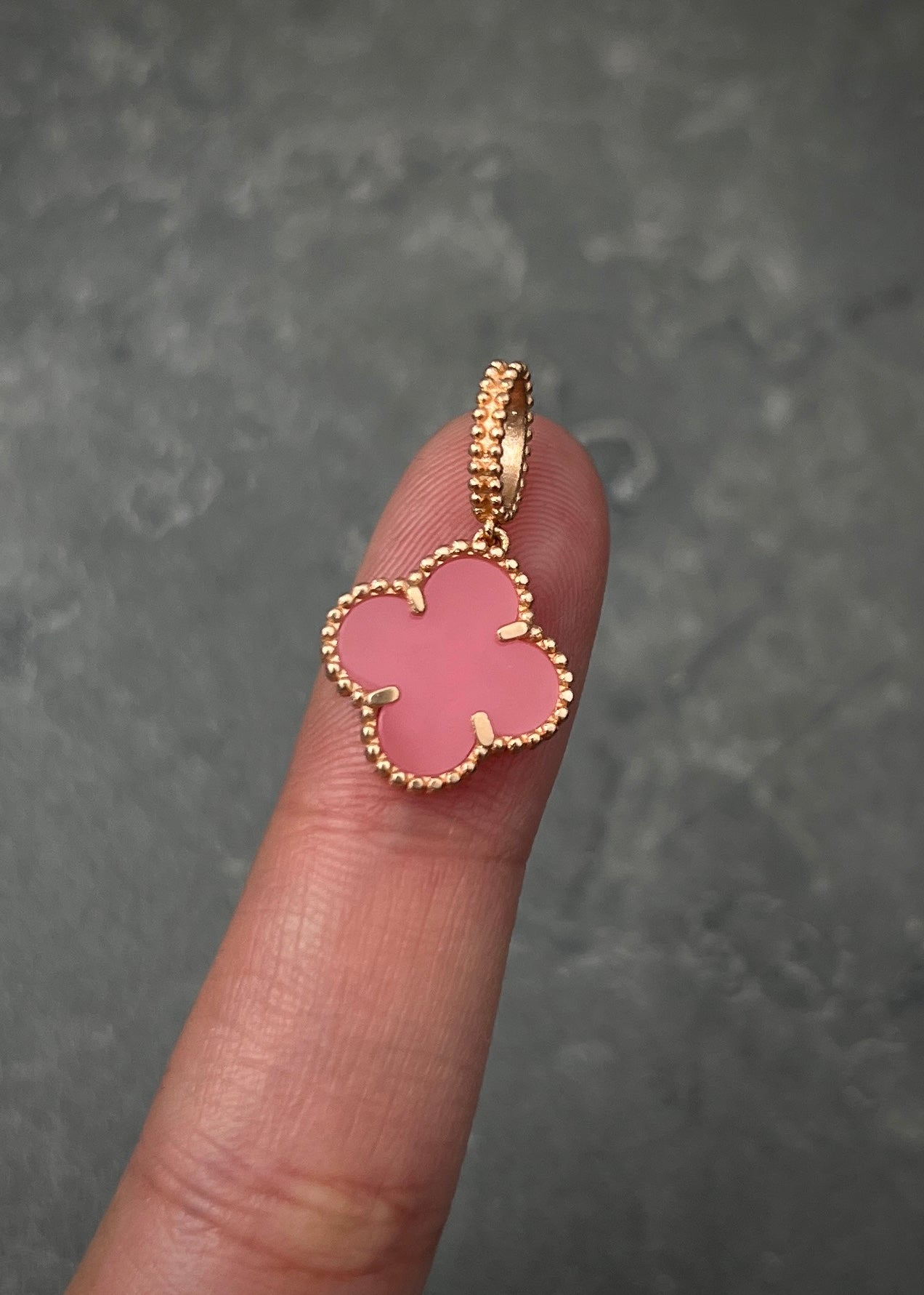 Dije lucky clover piedra rosada 1.8gr / Largo 2.3cm / Oro Rosado Nac B