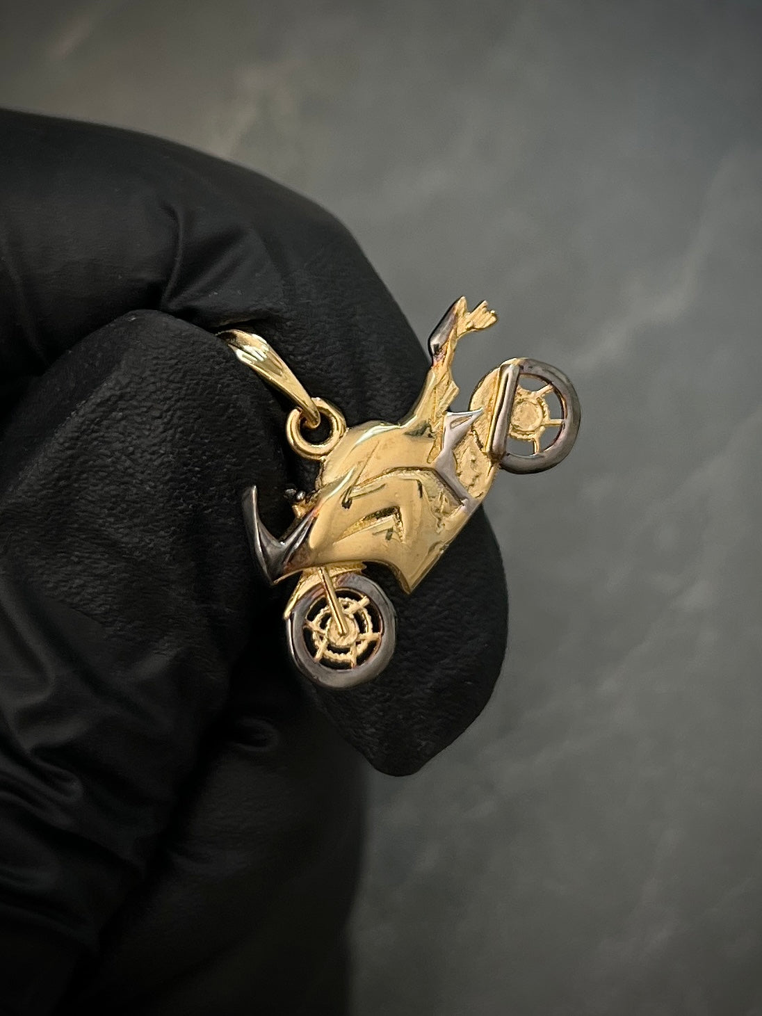 Dije De Moto Deportiva 3.5gr / Largo 2.0cm / Oro Amarillo Nac M